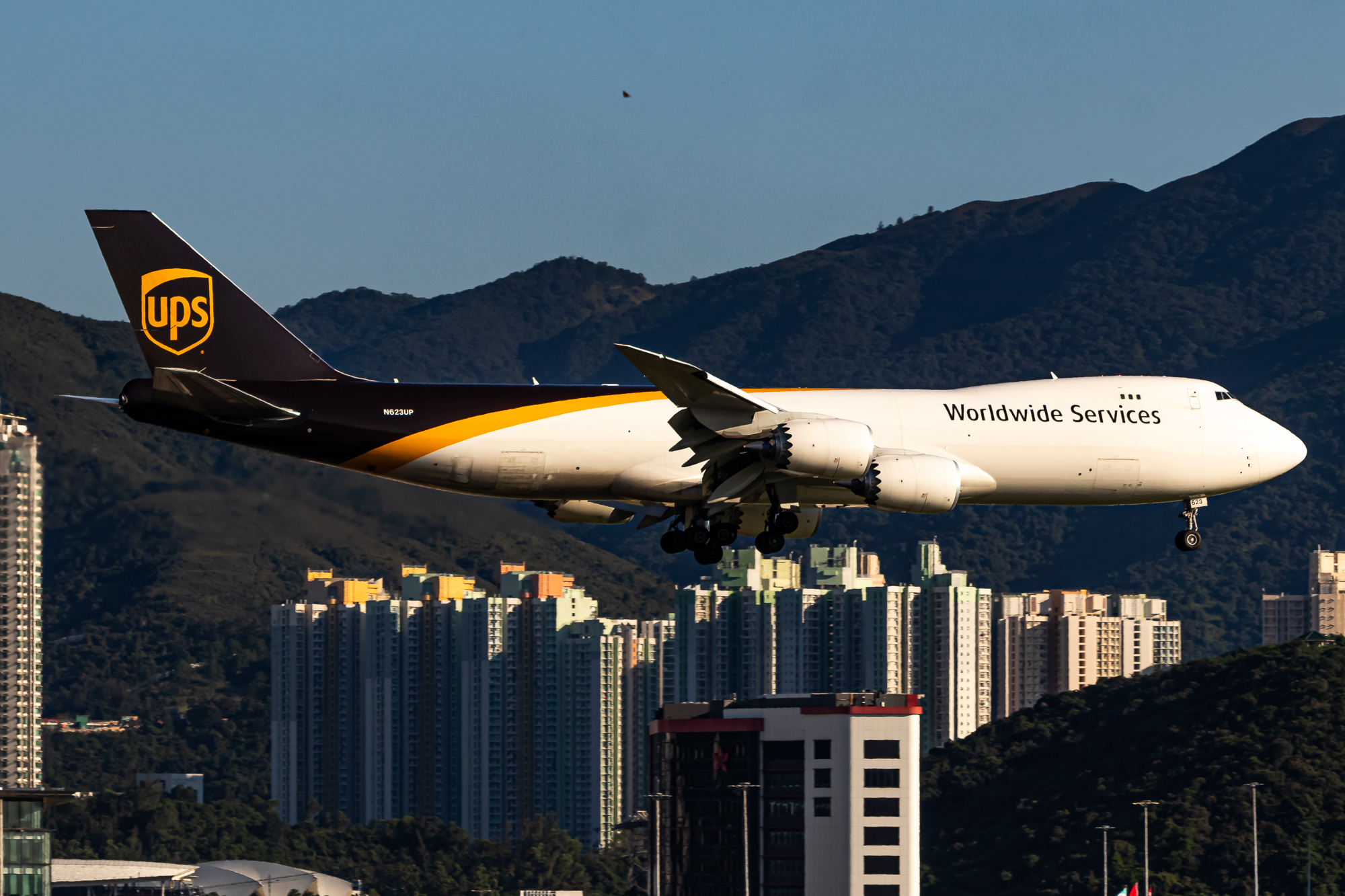 Full size: United Parcel Service Boeing 747-8F N623UP at Hong Kong International Airport