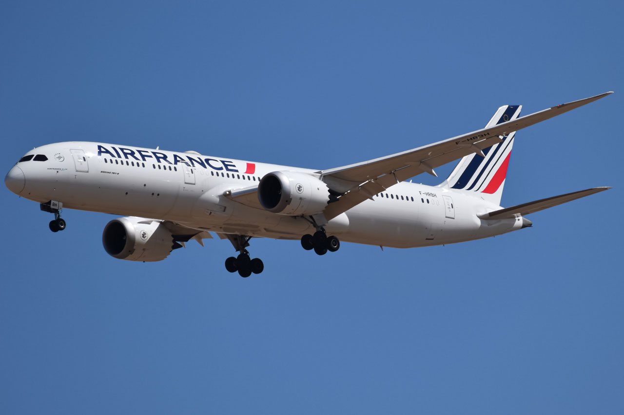 Full size: Air France Boeing 787-9 F-HRBH at Denver International Airport