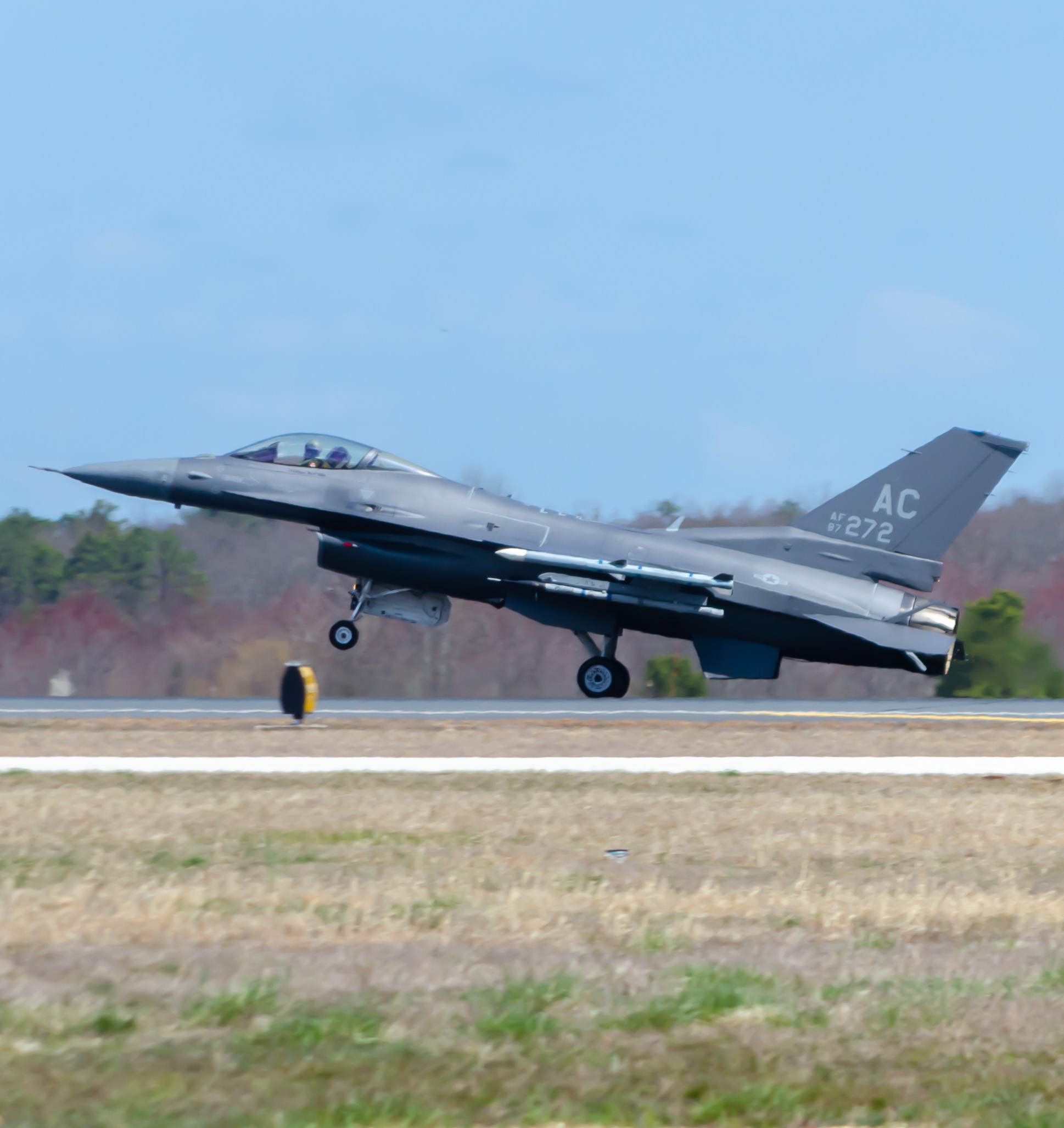 Full size: Air National Guard General Dynamics F-16 Fighting Falcon 87-0272 at Atlantic City International Airport