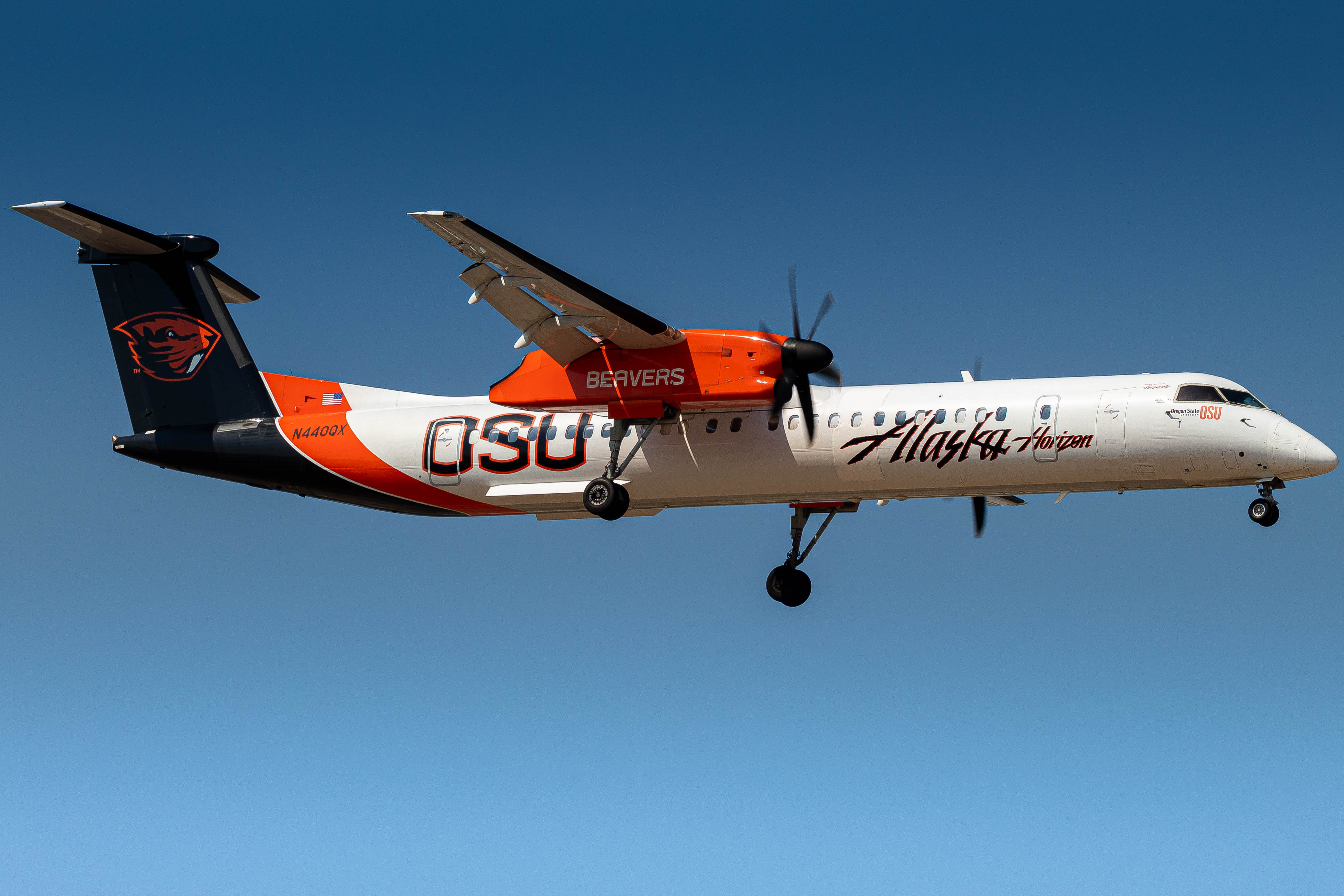 Full size: Alaska Airlines De Havilland DHC-8 N440QX at Boise Air Terminal/Gowen Field