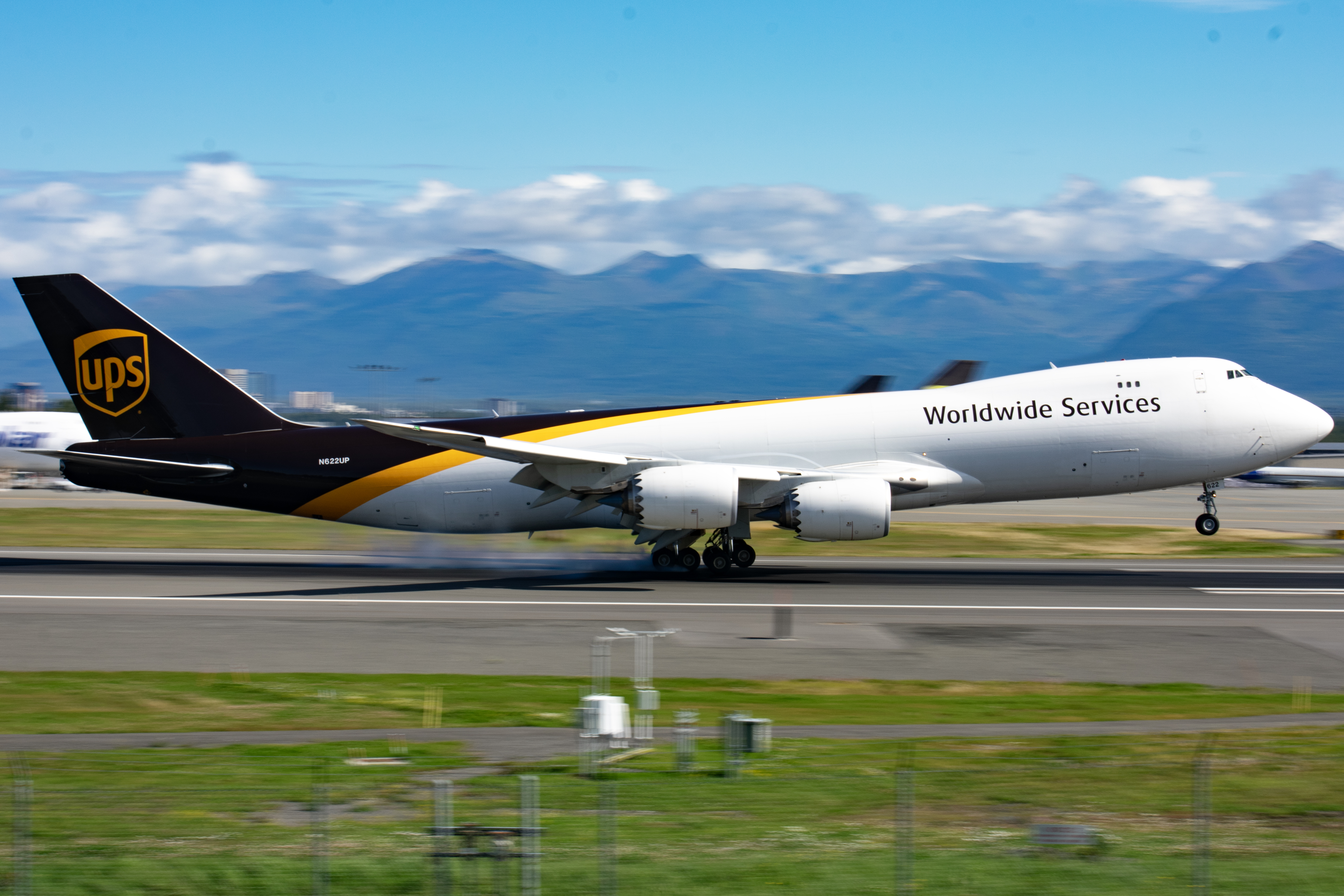 Full size: United Parcel Service Boeing 747-8F N622UP at Anchorage Ted Stevens International Airport