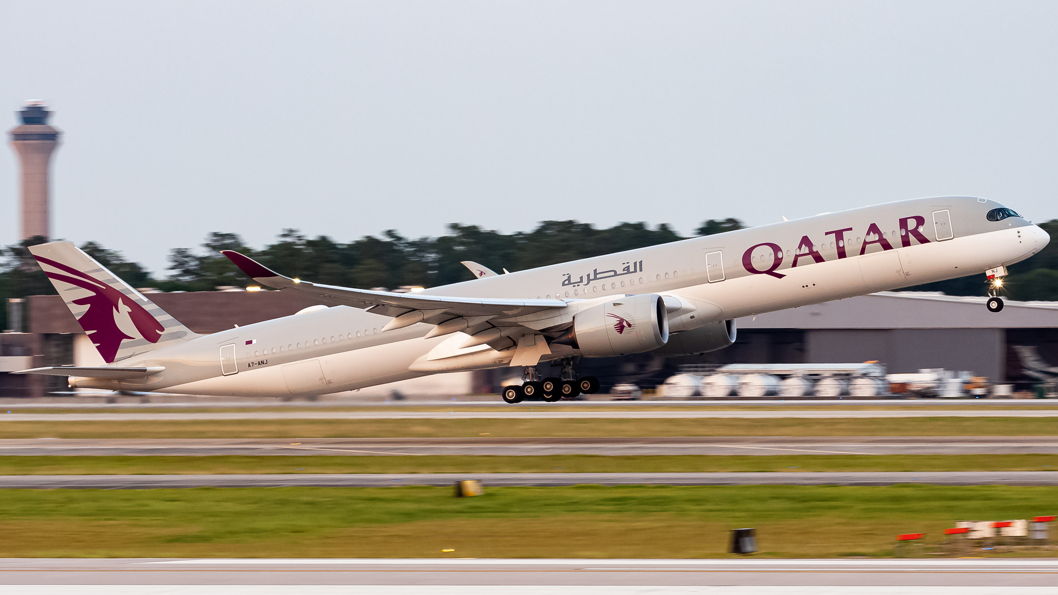 Full size: Qatar Airways Airbus A350-1000 A7-ANJ at Houston-George Bush Intercontinental Airport