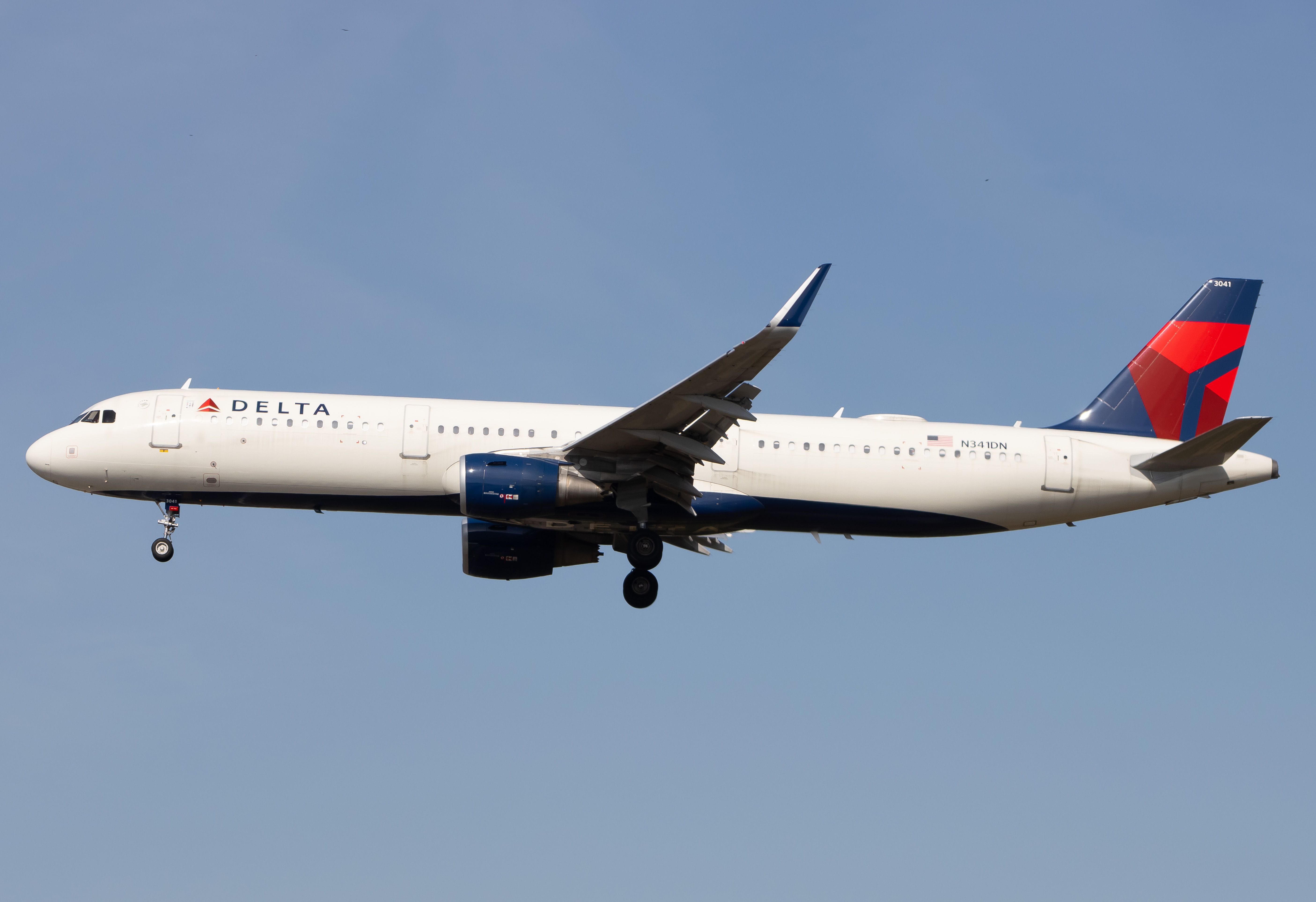 Full size: Delta Airlines Airbus A321-200 N341DN at Orlando International Airport