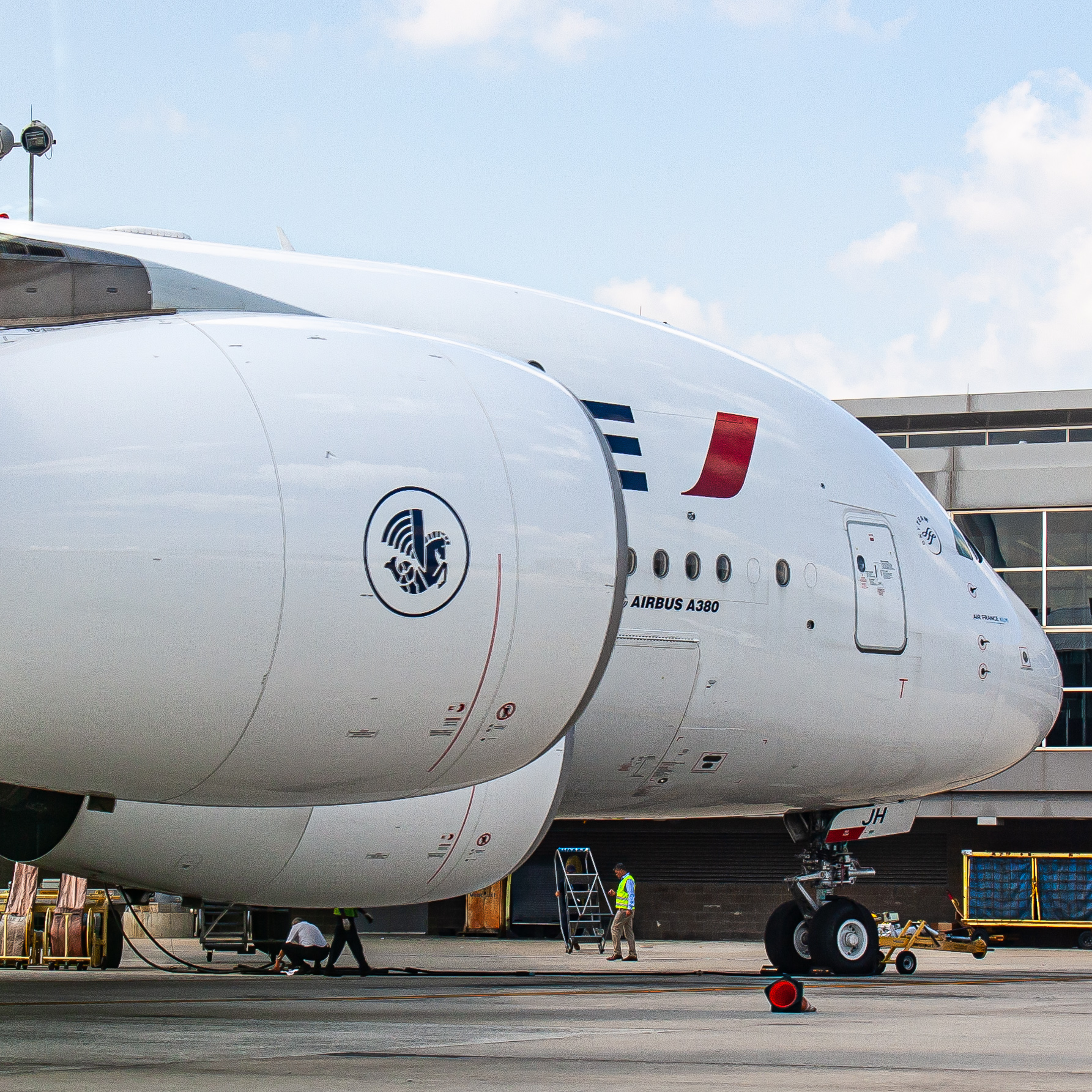 Full size: Air France Airbus A380-800 F-HPJH at Washington Dulles International Airport