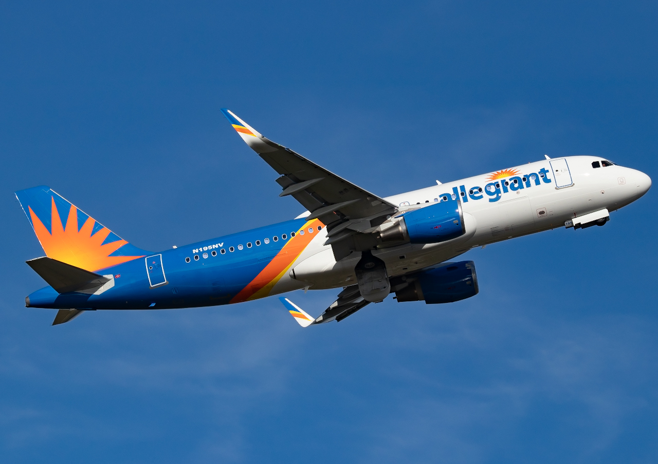 Full size: Allegiant Air Airbus A320 N195NV at Punta Gorda Airport