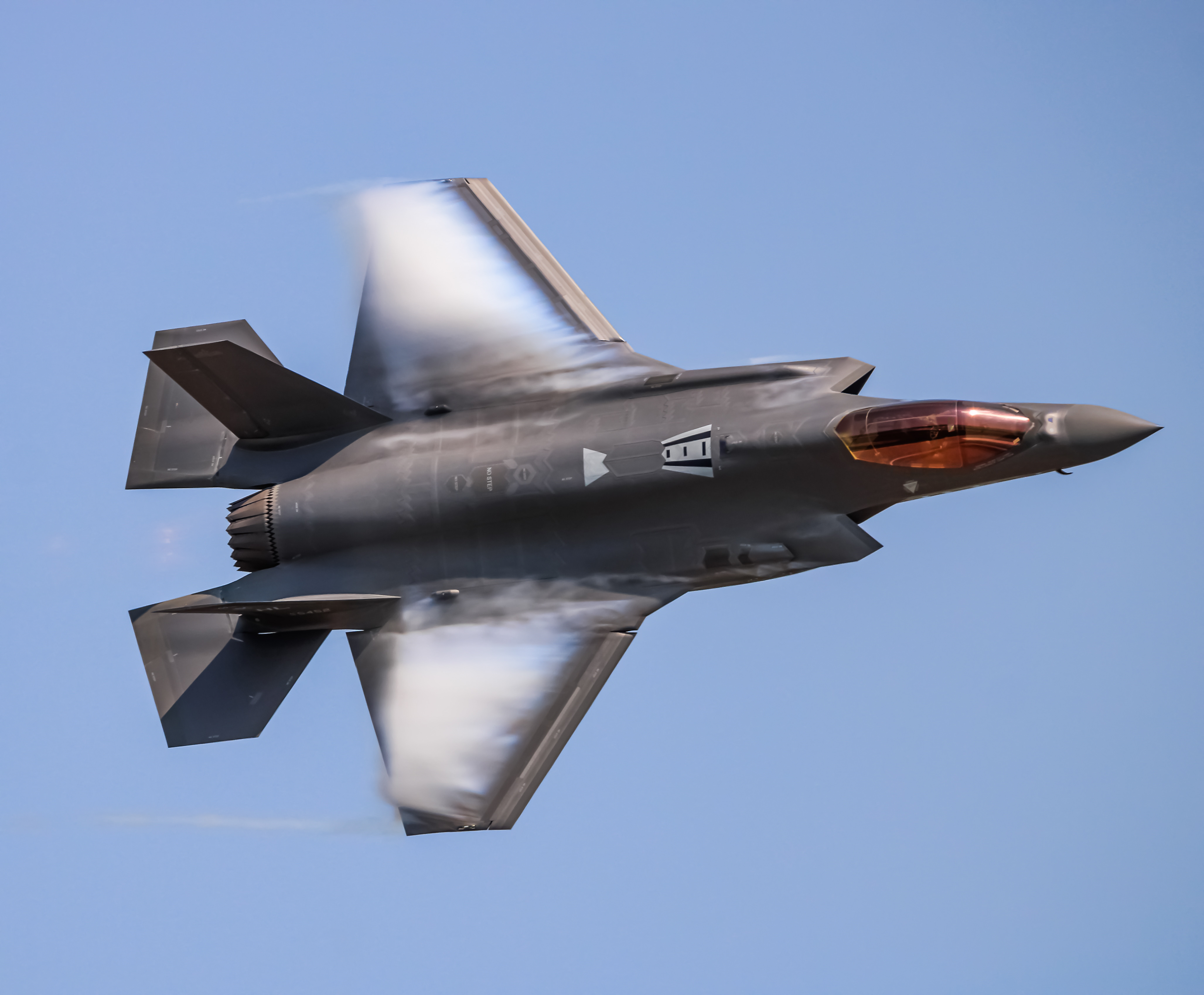 Full size: USAF - United States Air Force Lockheed Martin F-35 Lightning 18-5452 at Joint Base Andrews