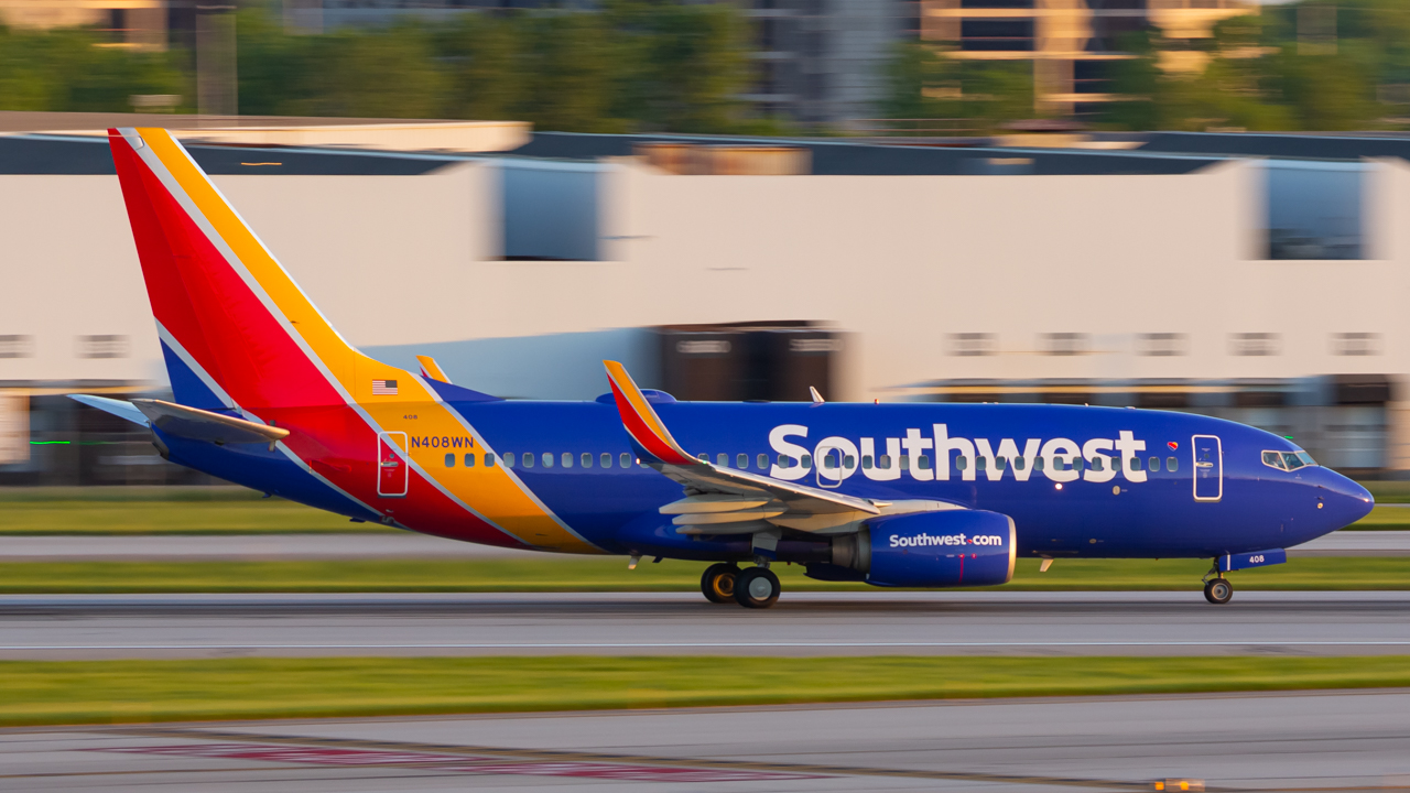 Full size: Southwest Airlines Boeing 737-700 N408WN at John Glenn Columbus International Airport