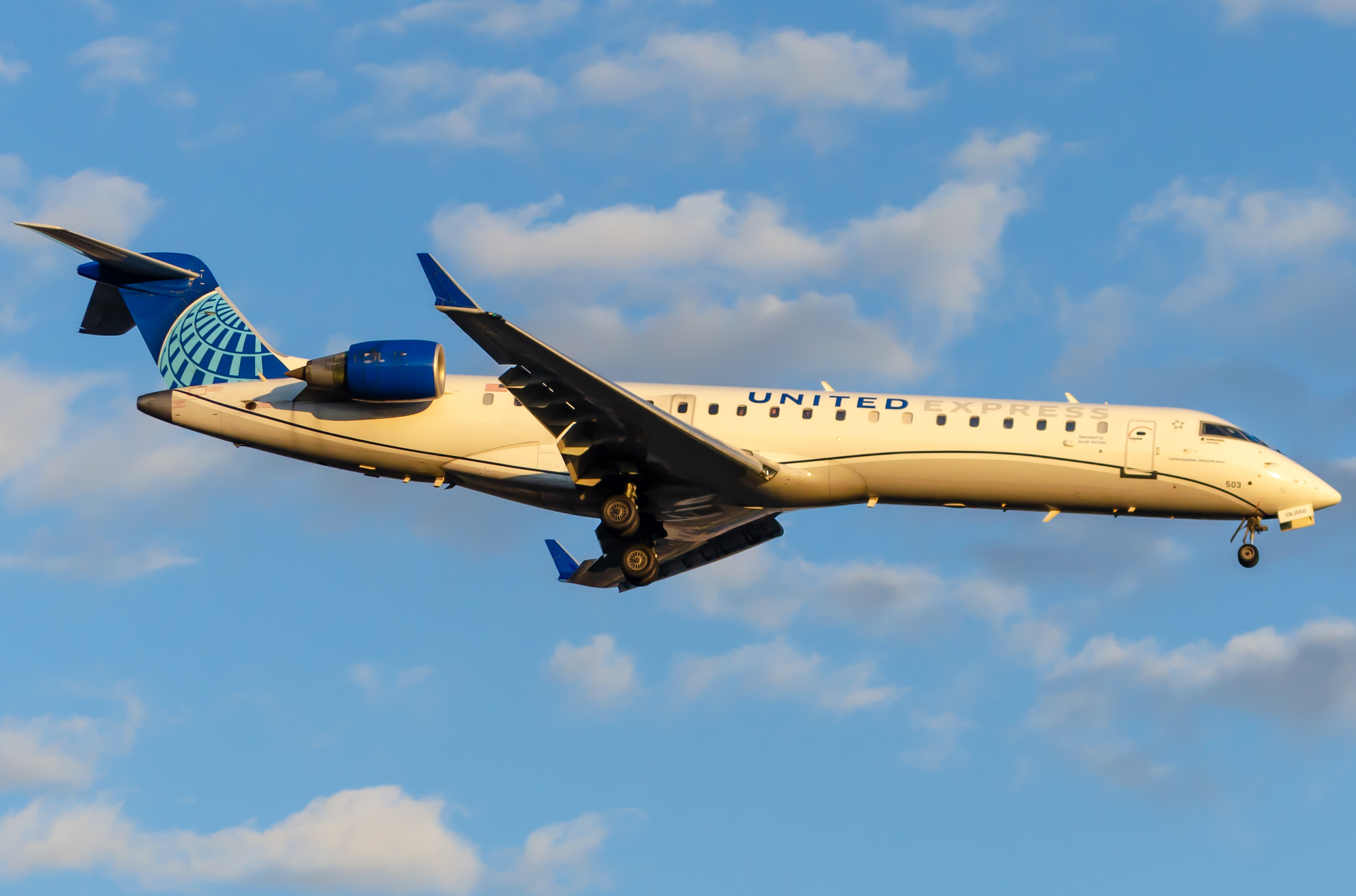 Full size: United Express Mitsubishi CRJ-550 N503GJ at Newark Liberty International Airport