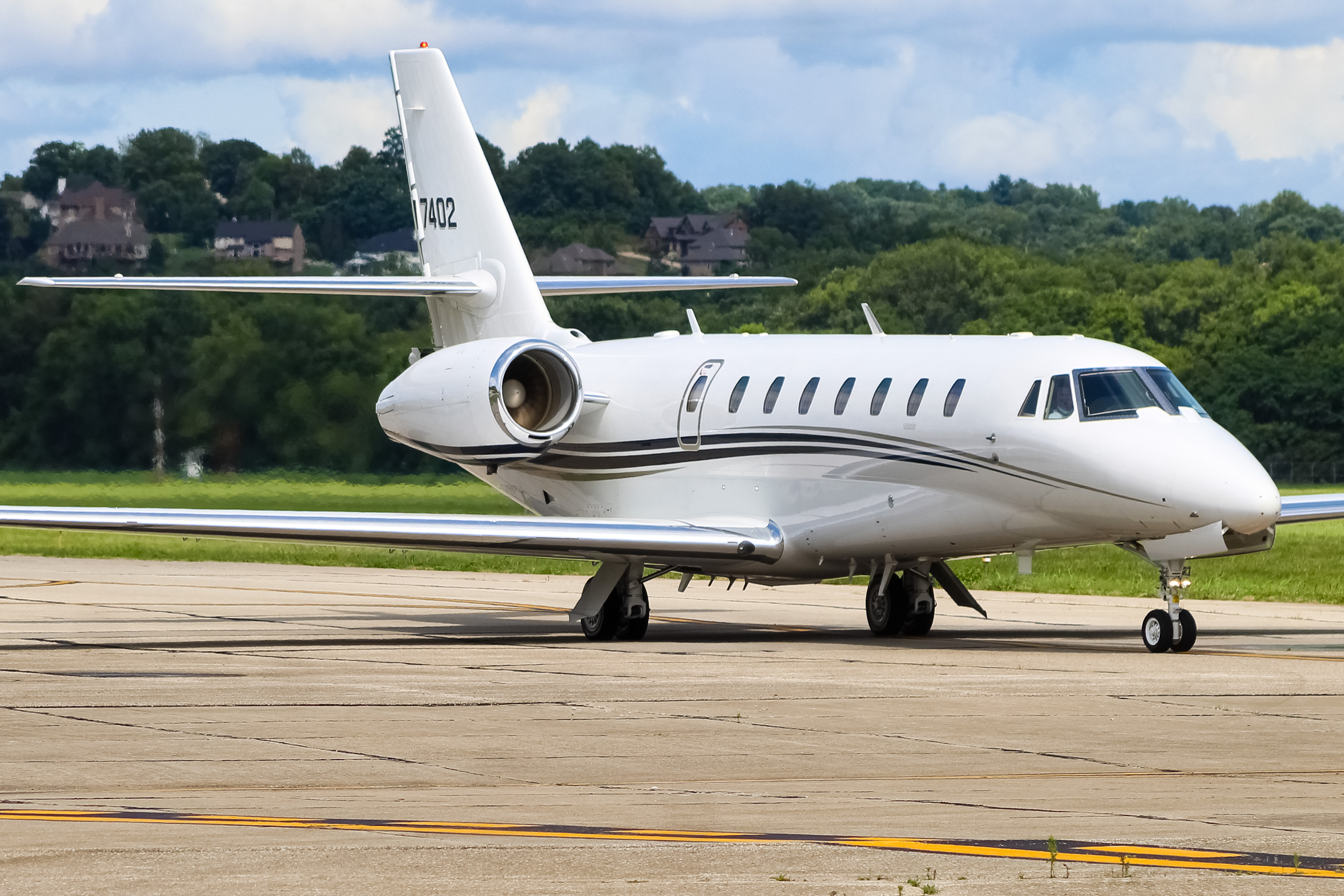 Full size: PRIVATE Cessna 680 Citation Sovereign  N7402 at Cincinnati Municipal Airport/Lunken Field