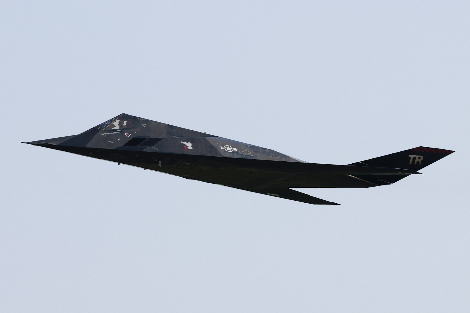 Full size: USAF - United States Air Force Lockheed F-117 Nighthawk 84-0811 at Duluth International Airport