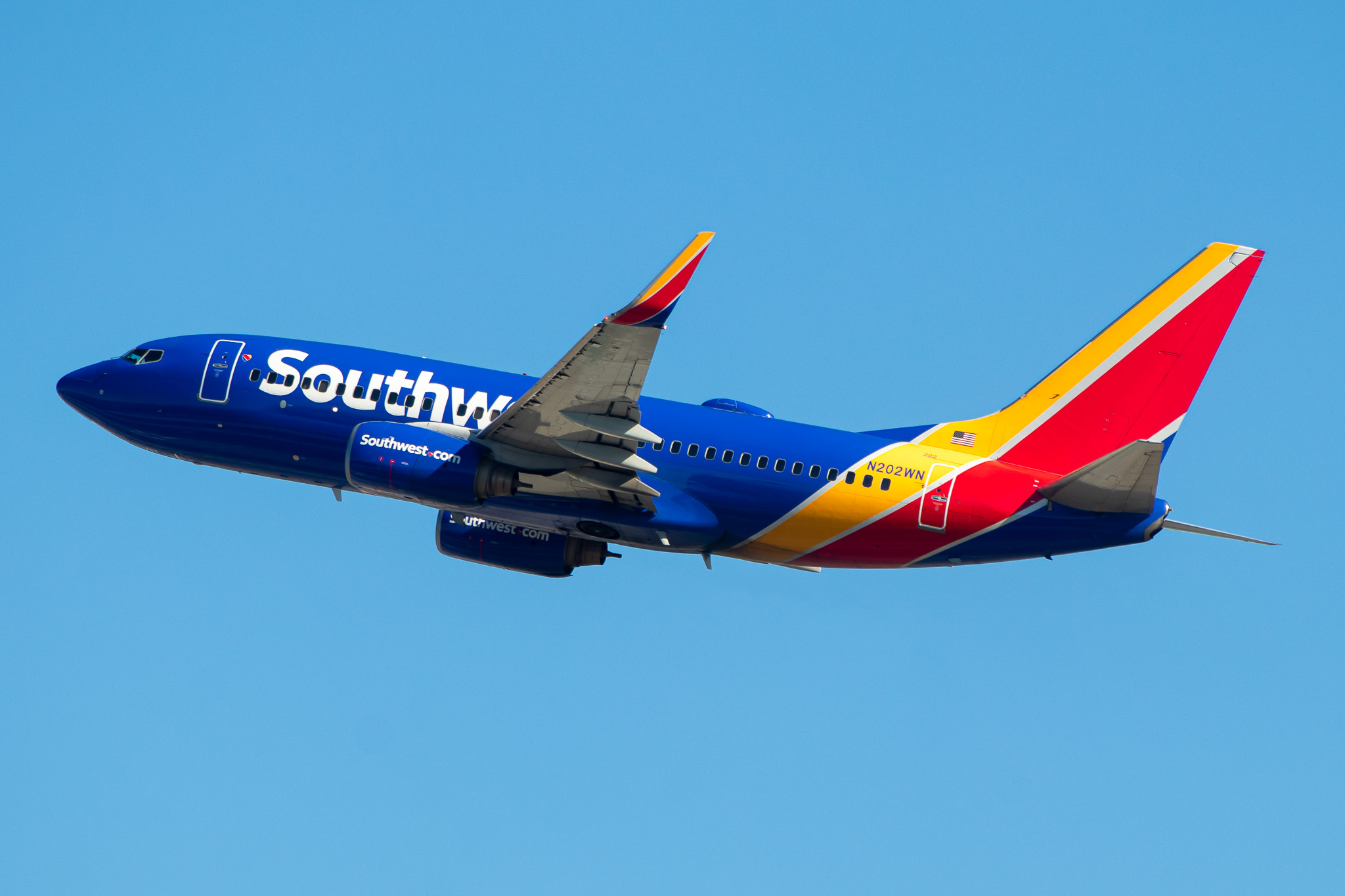 Full size: Southwest Airlines Boeing 737-700 N202WN at Los Angeles International Airport
