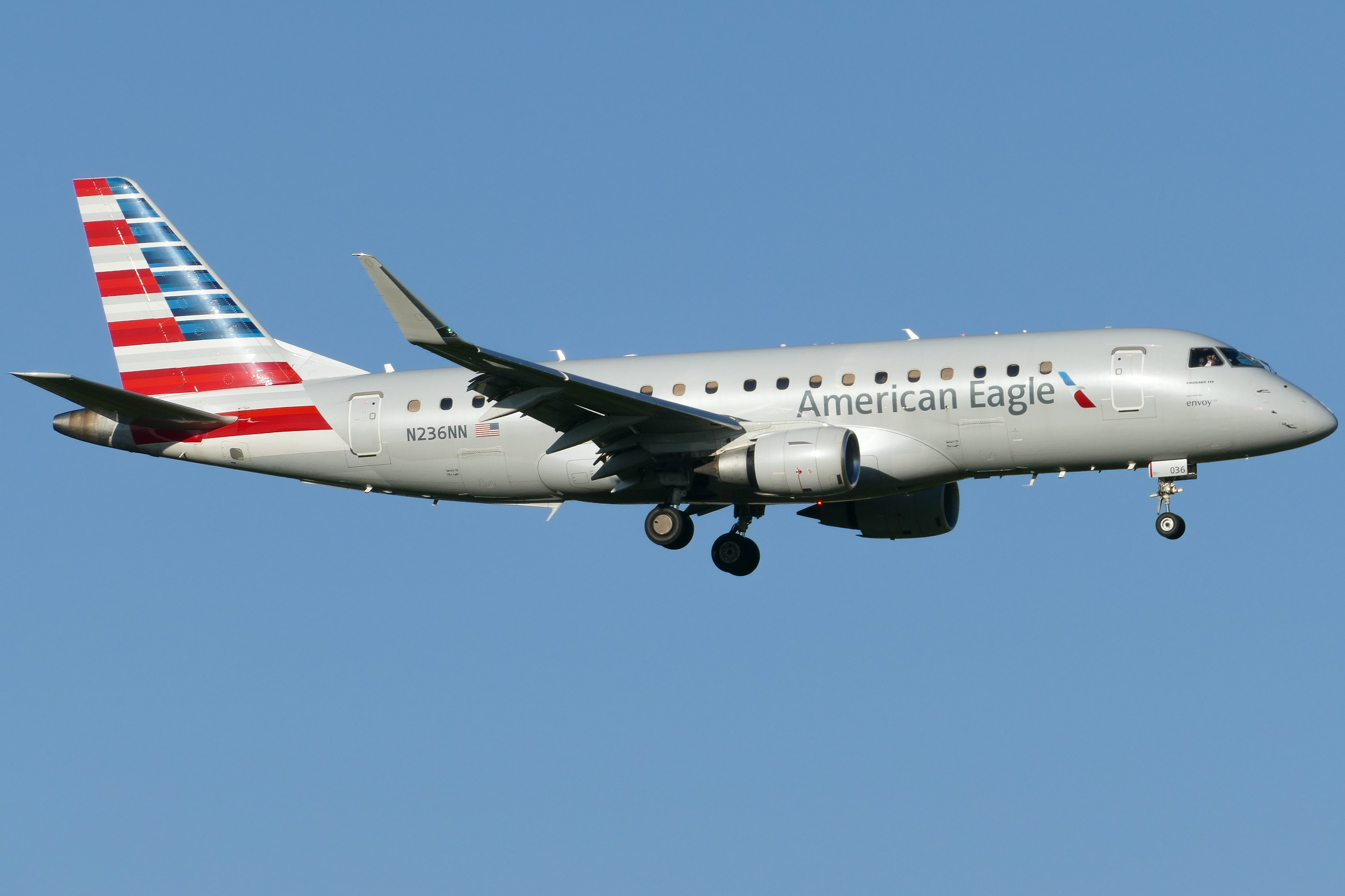 Full size: American Eagle Embraer E175 N236NN at Austin-Bergstrom International Airport