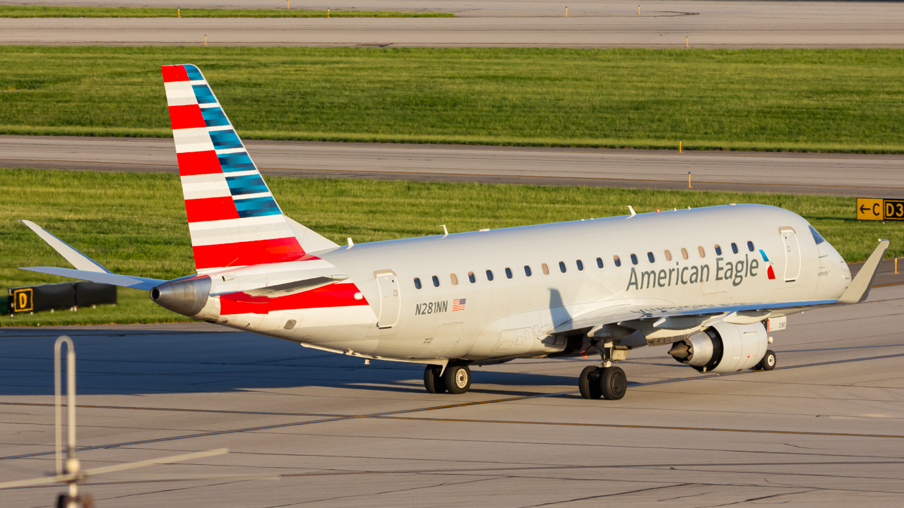 Full size: American Eagle Embraer E175 N281NN at John Glenn Columbus International Airport