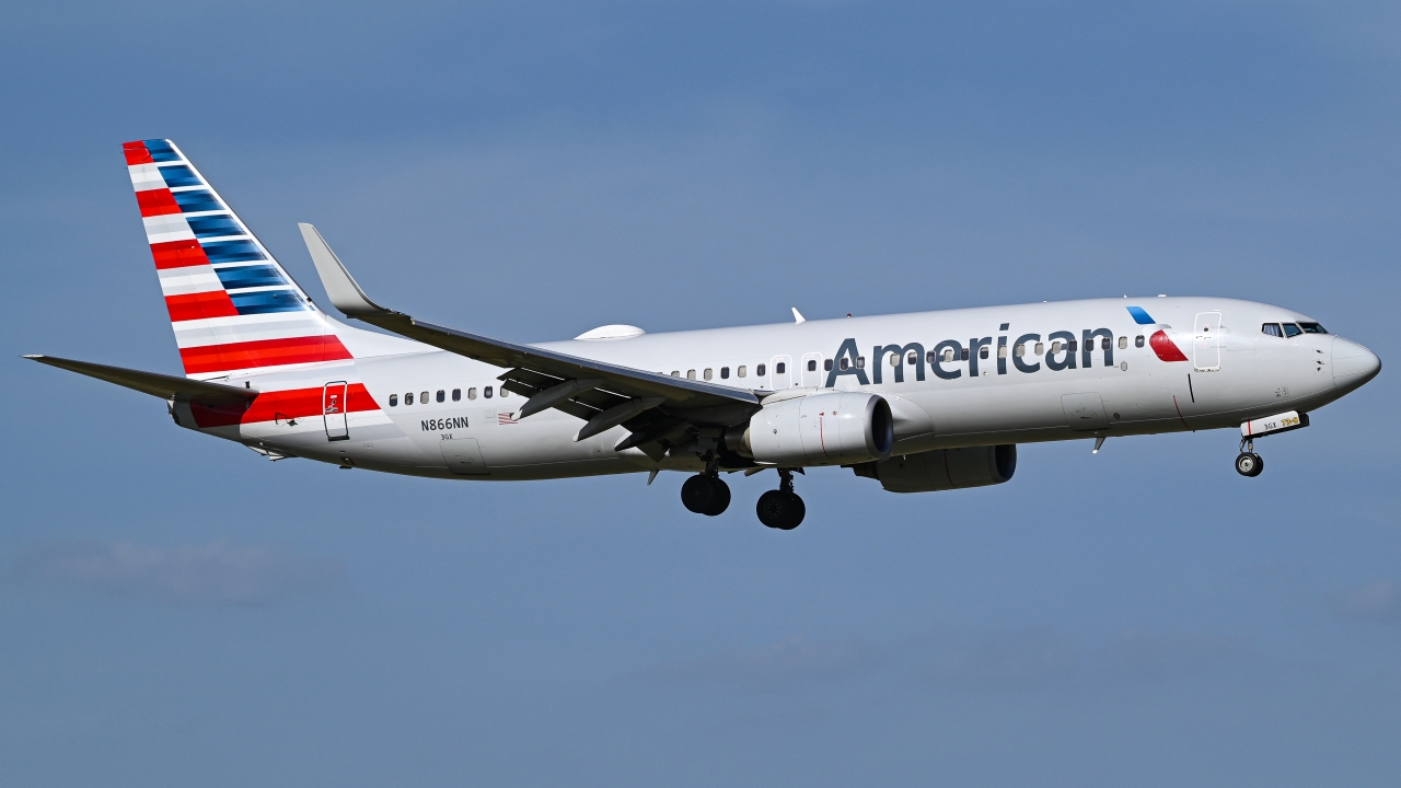 Full size: American Airlines Boeing 737-800 N866NN at Dallas-Fort Worth International Airport