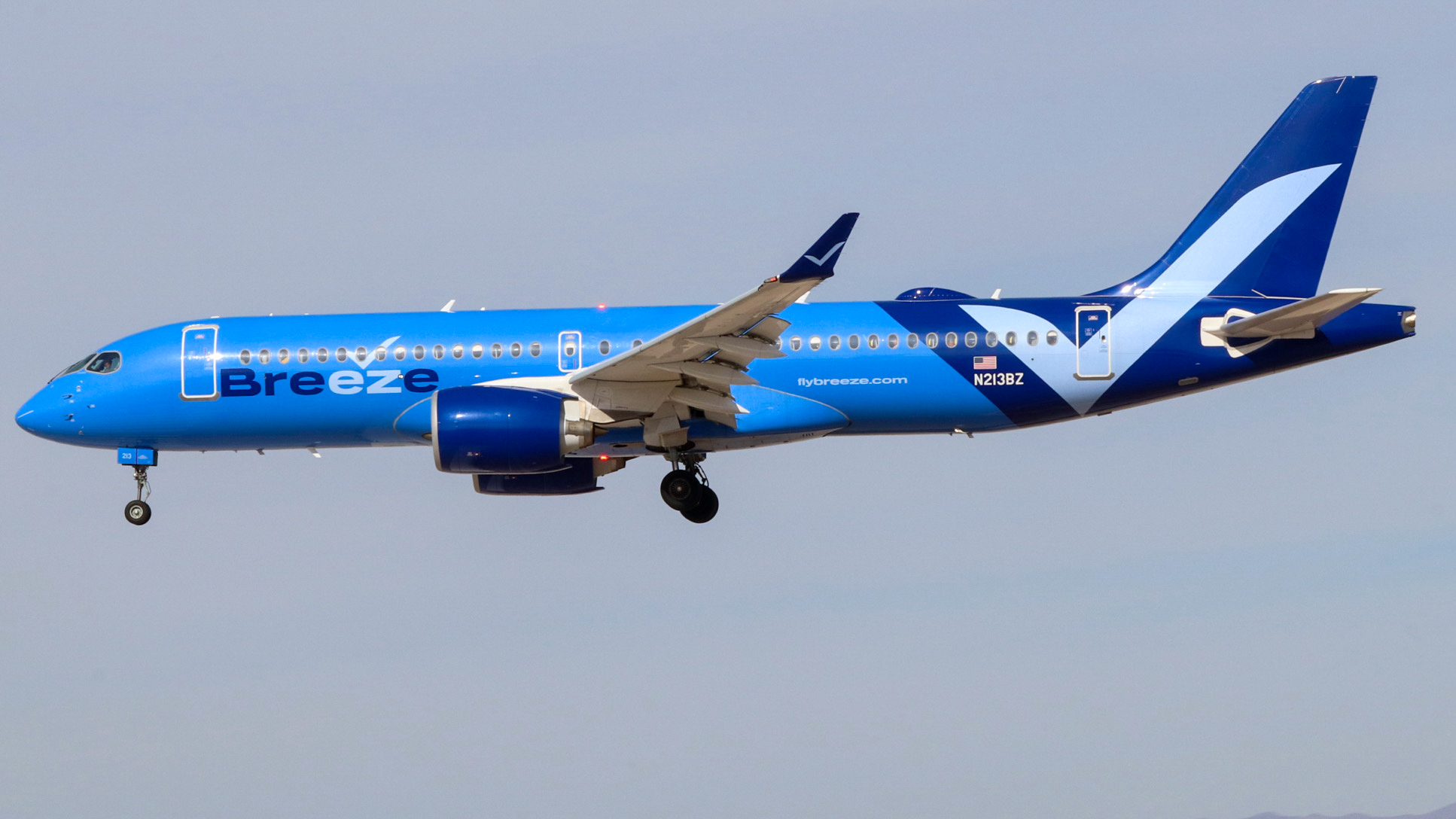 Full size: Breeze Airways Airbus A220-300 N213BZ at Harry Reid International Airport