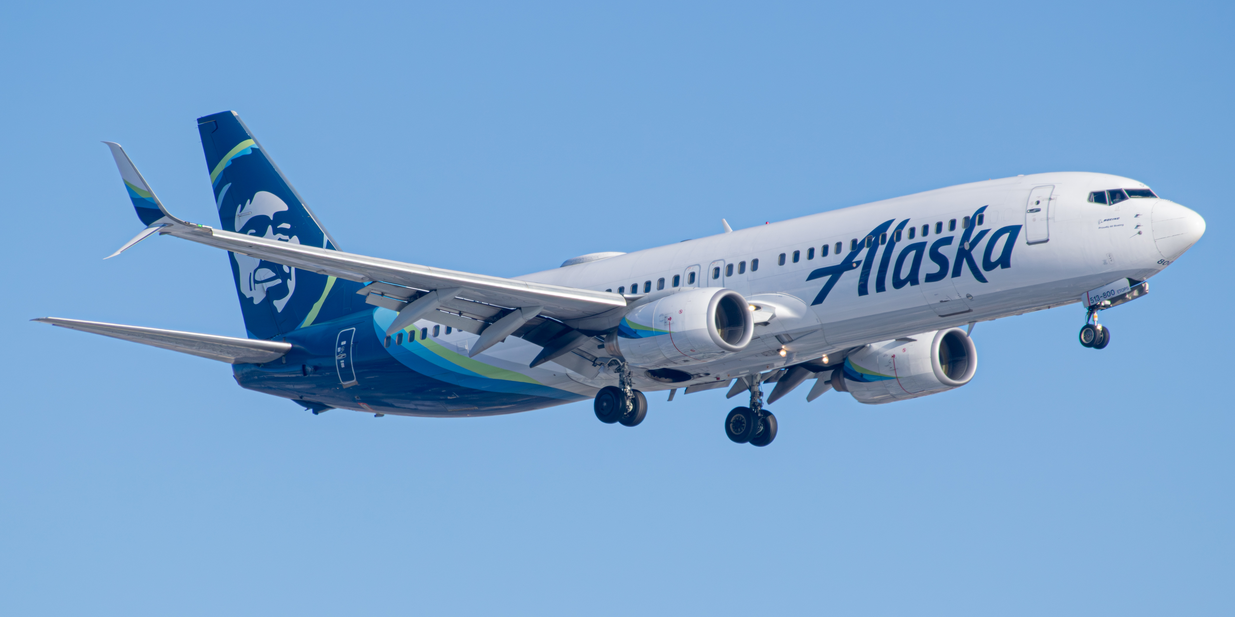 Full size: Alaska Airlines Boeing 737-800 N513AS at Newark Liberty International Airport