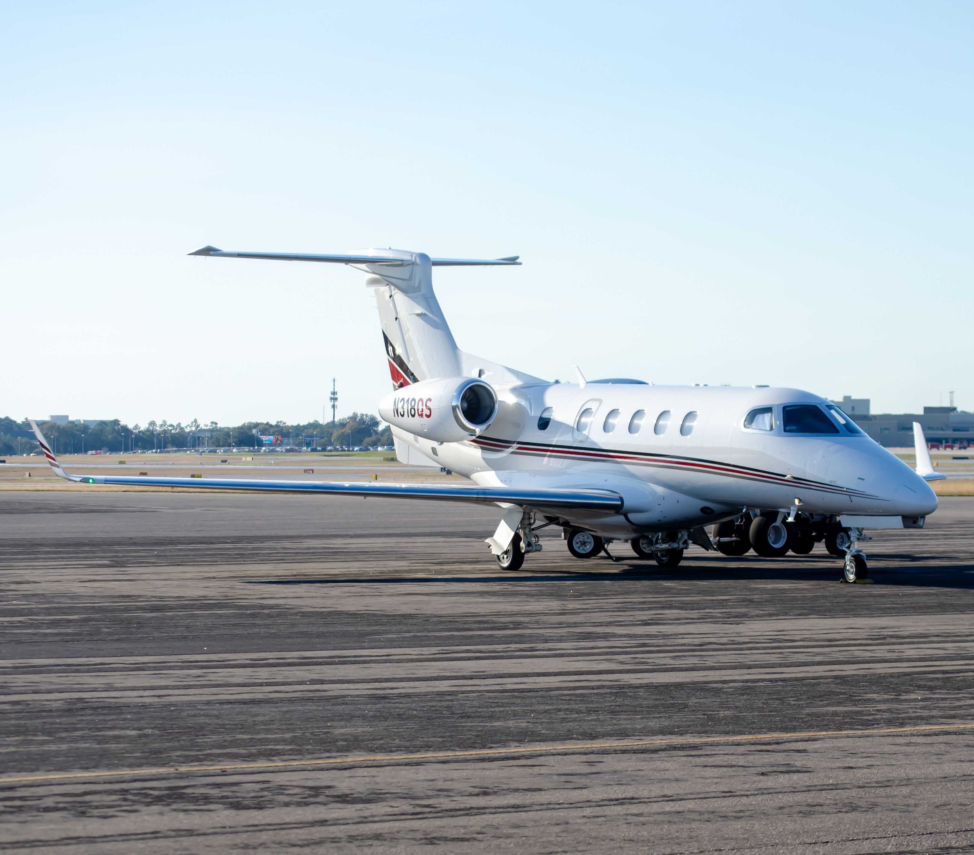 Full size: NetJets Embraer 505 Phenom  N318QS at Pensacola International Airport