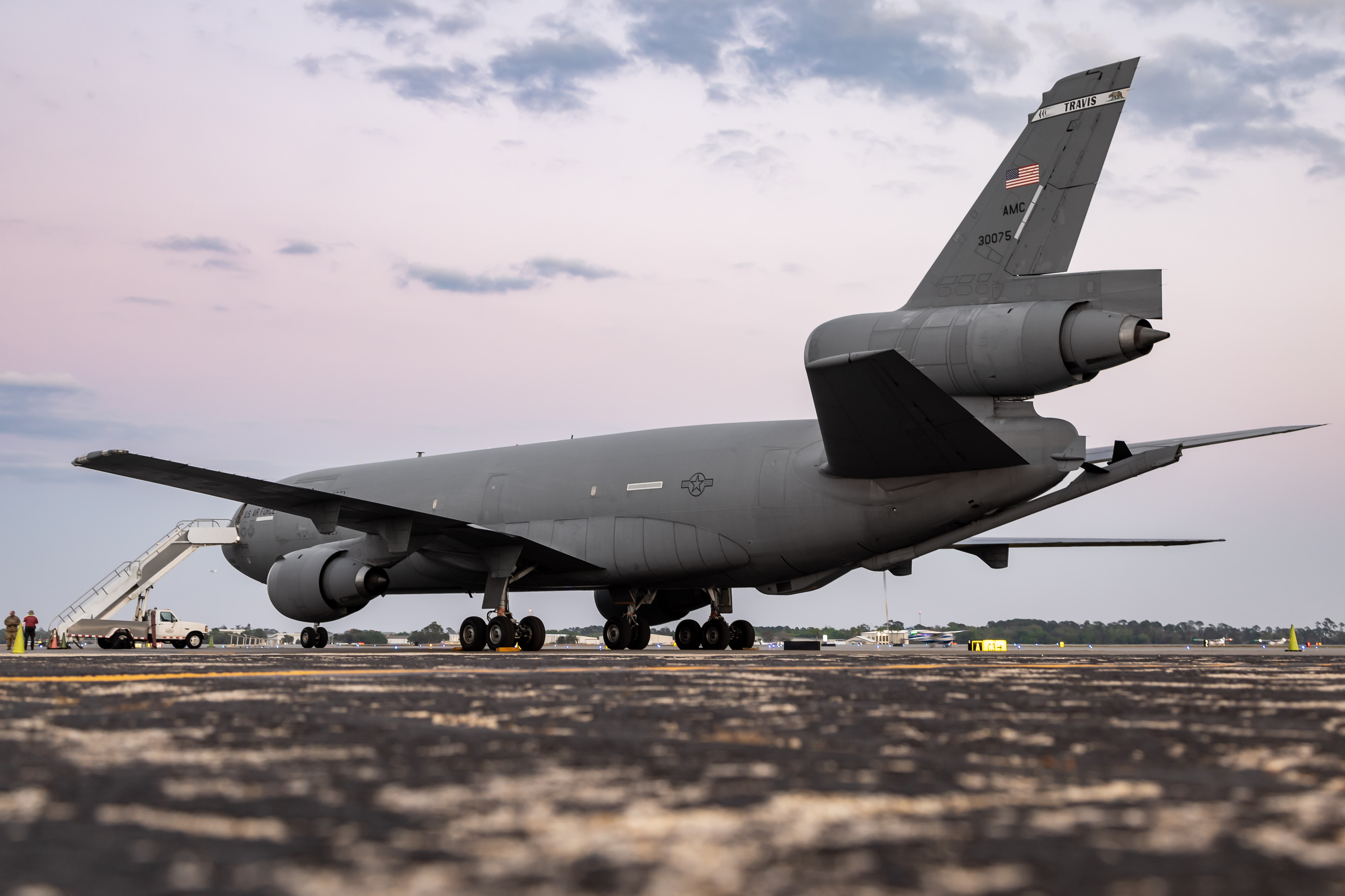 Full size: USAF - United States Air Force McDonnell Douglas KC-10 Extender 83-0075 at Daytona Beach International Airport