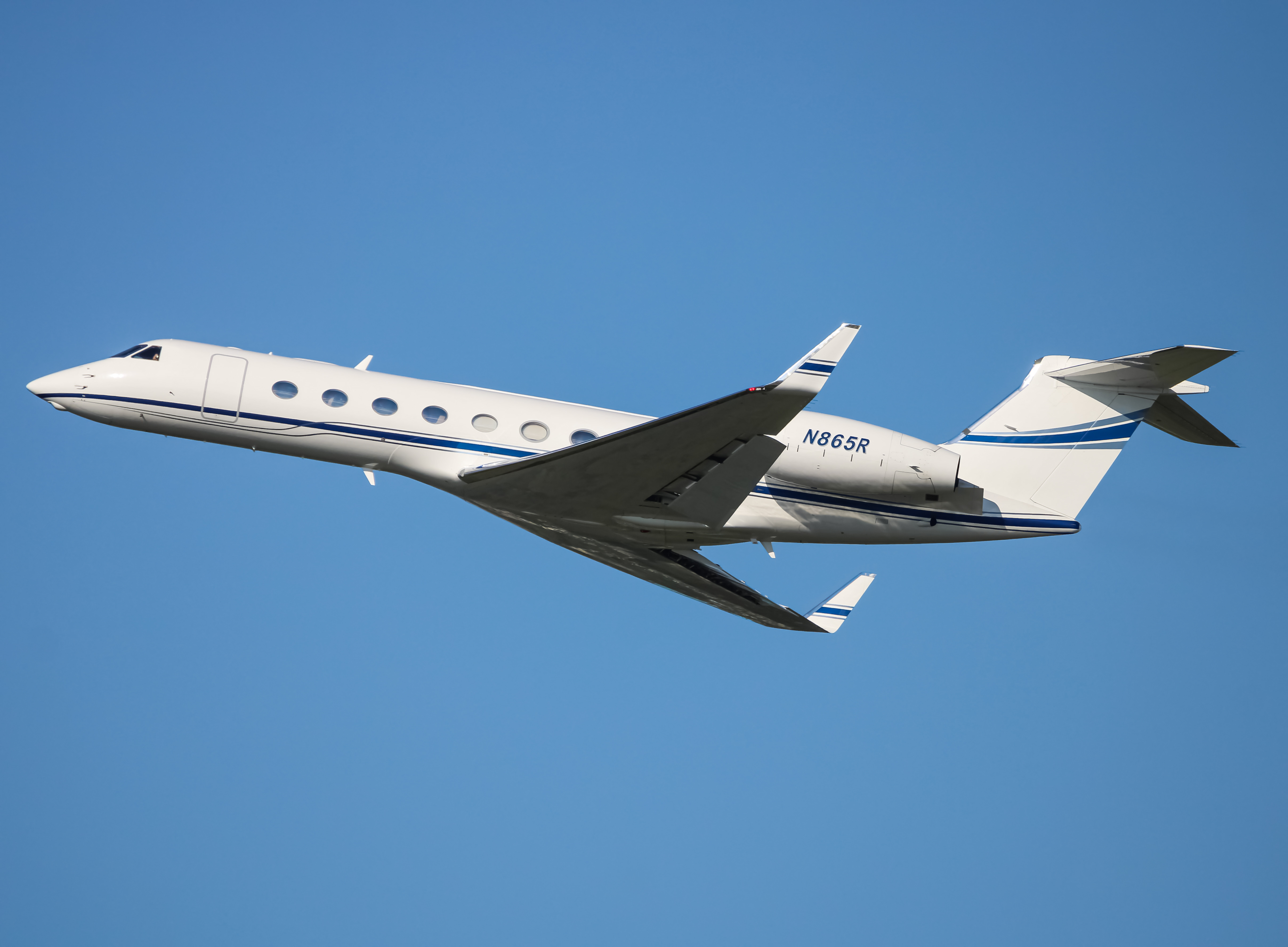 Full size: PRIVATE Gulfstream G550 N865R at Baltimore/Washington International Thurgood Marshall Airport