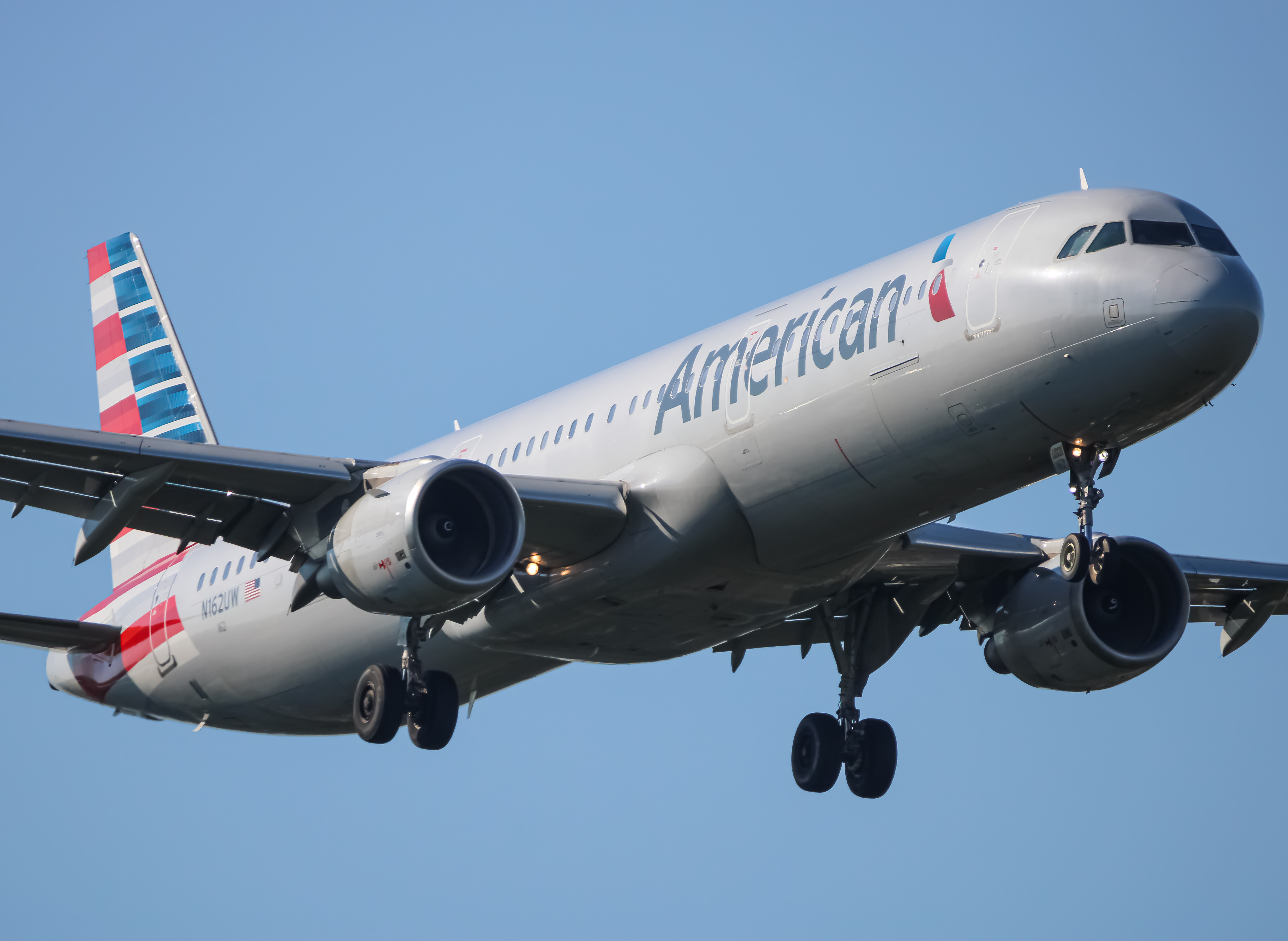 Full size: American Airlines Airbus A321-200 N162UW at Baltimore/Washington International Thurgood Marshall Airport
