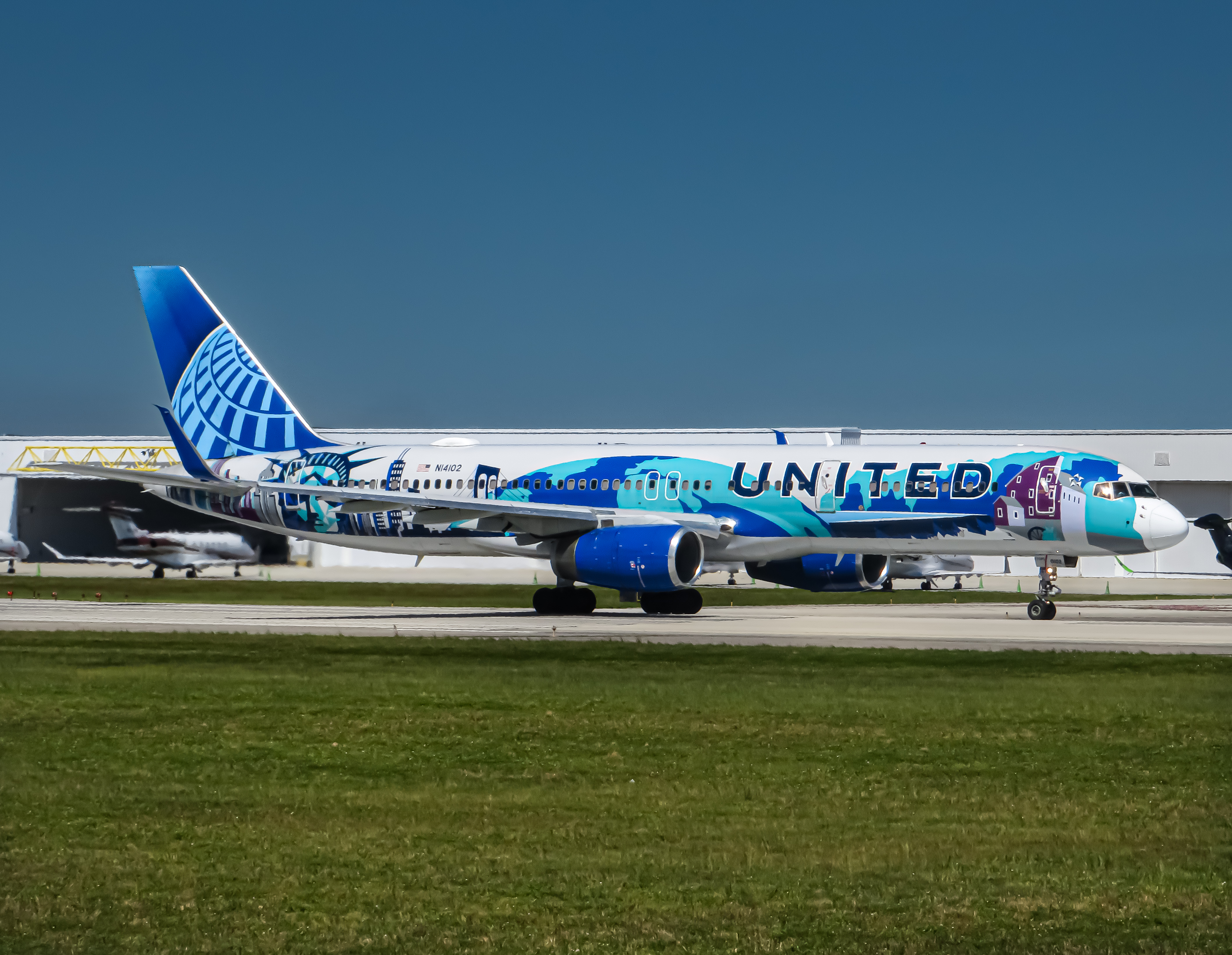 Full size: United Airlines Boeing 757-200 N14102 at Fort Lauderdale/Hollywood International Airport