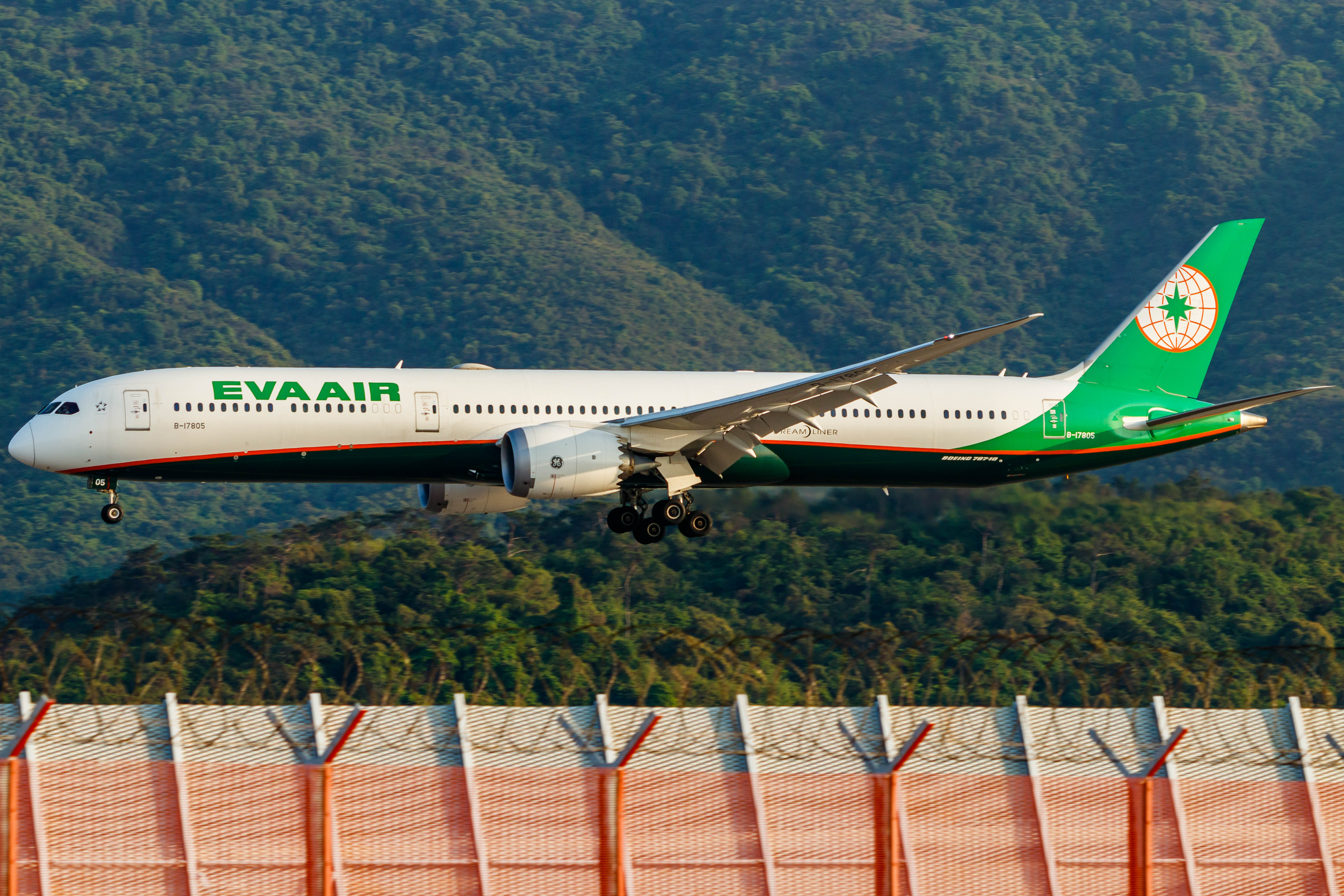 Full size: EVA Air Boeing 787-10 B-17805 at Hong Kong International Airport