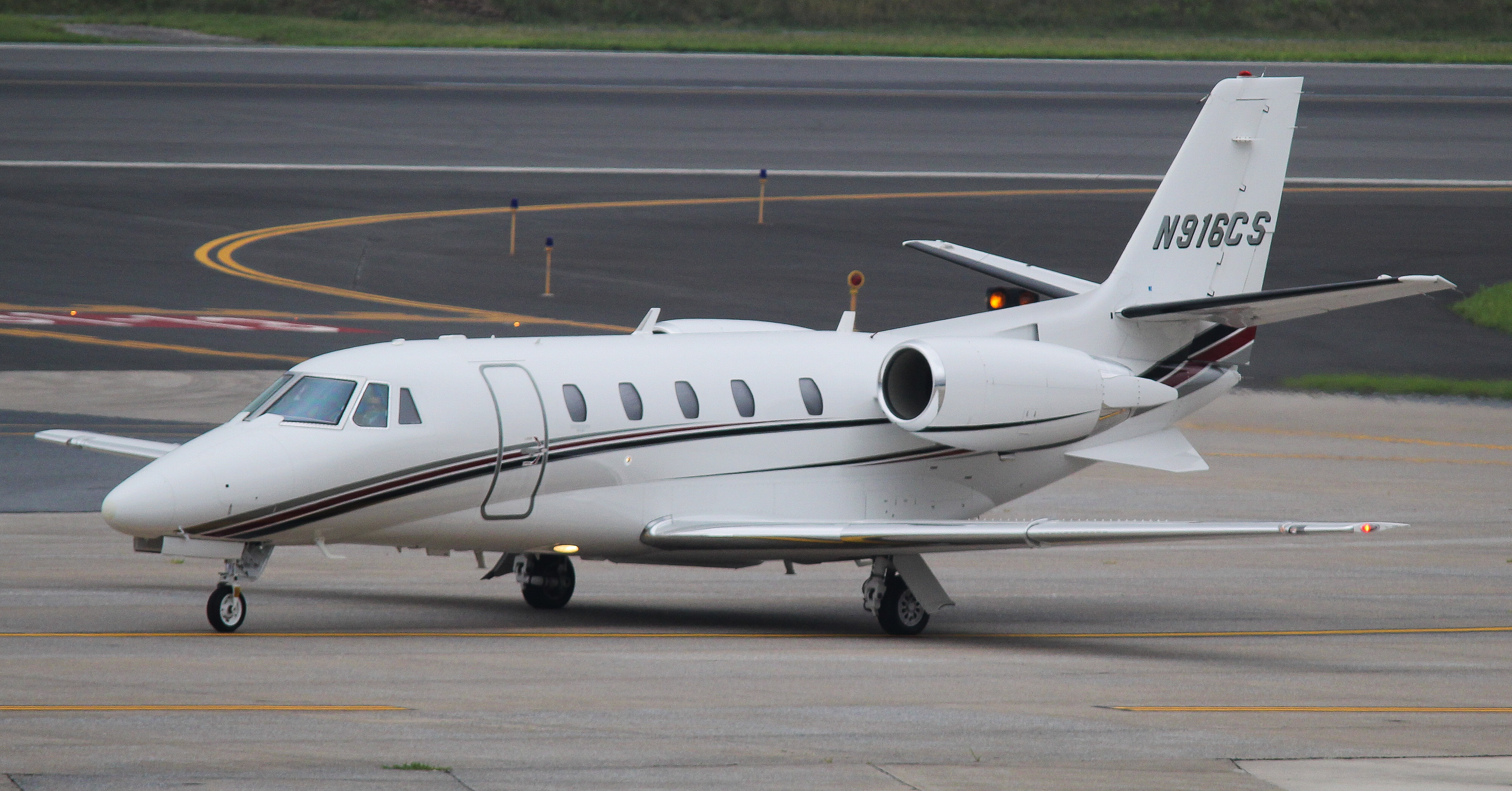 Full size: PRIVATE Cessna Citation 560XL N916CS at Harrisburg International Airport