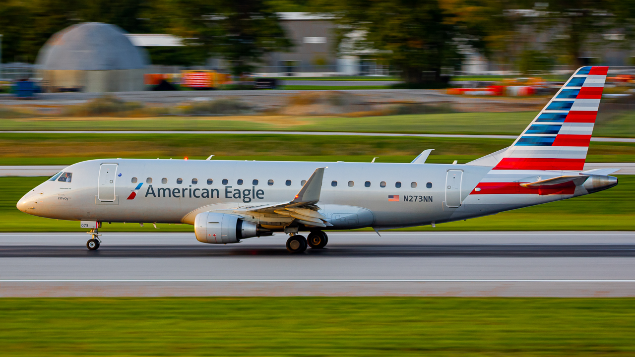 Full size: American Eagle Embraer E175 N273NN at John Glenn Columbus International Airport