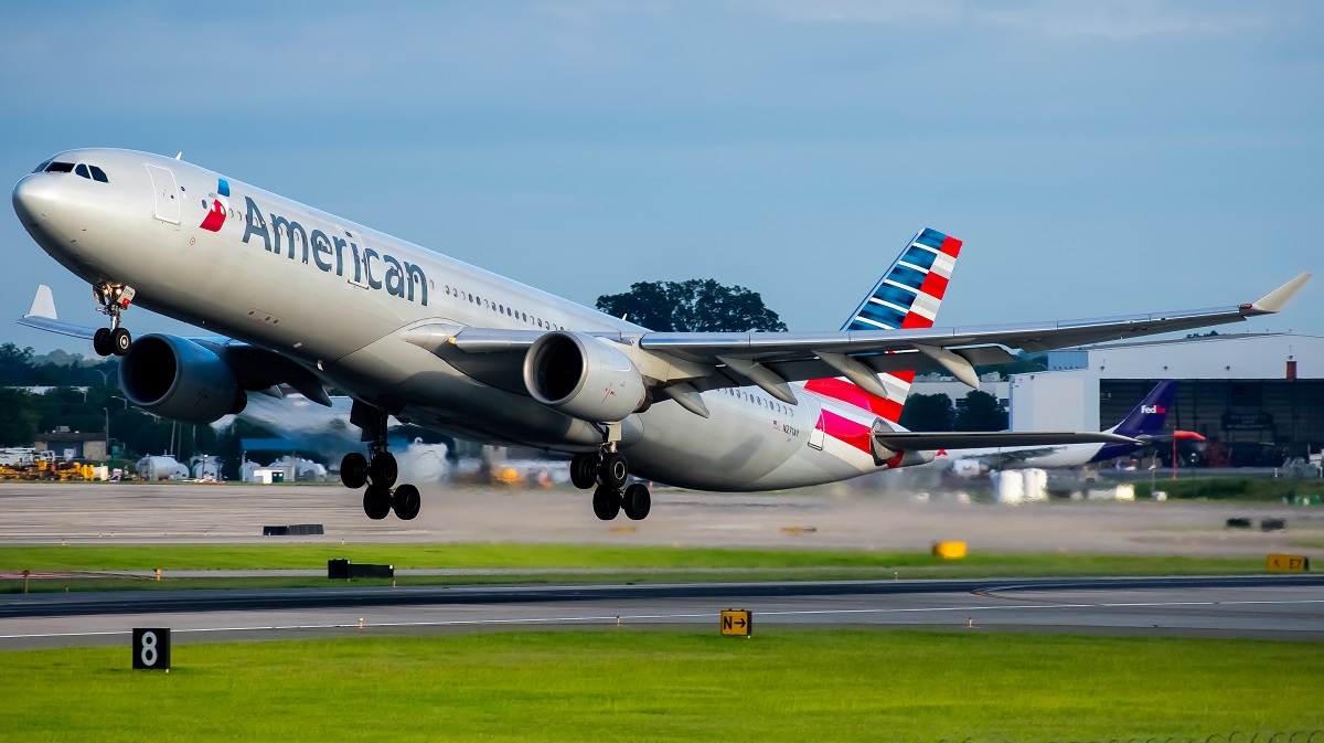 Full size: American Airlines Airbus A330-300 N271AY at Charlotte/Douglas International Airport