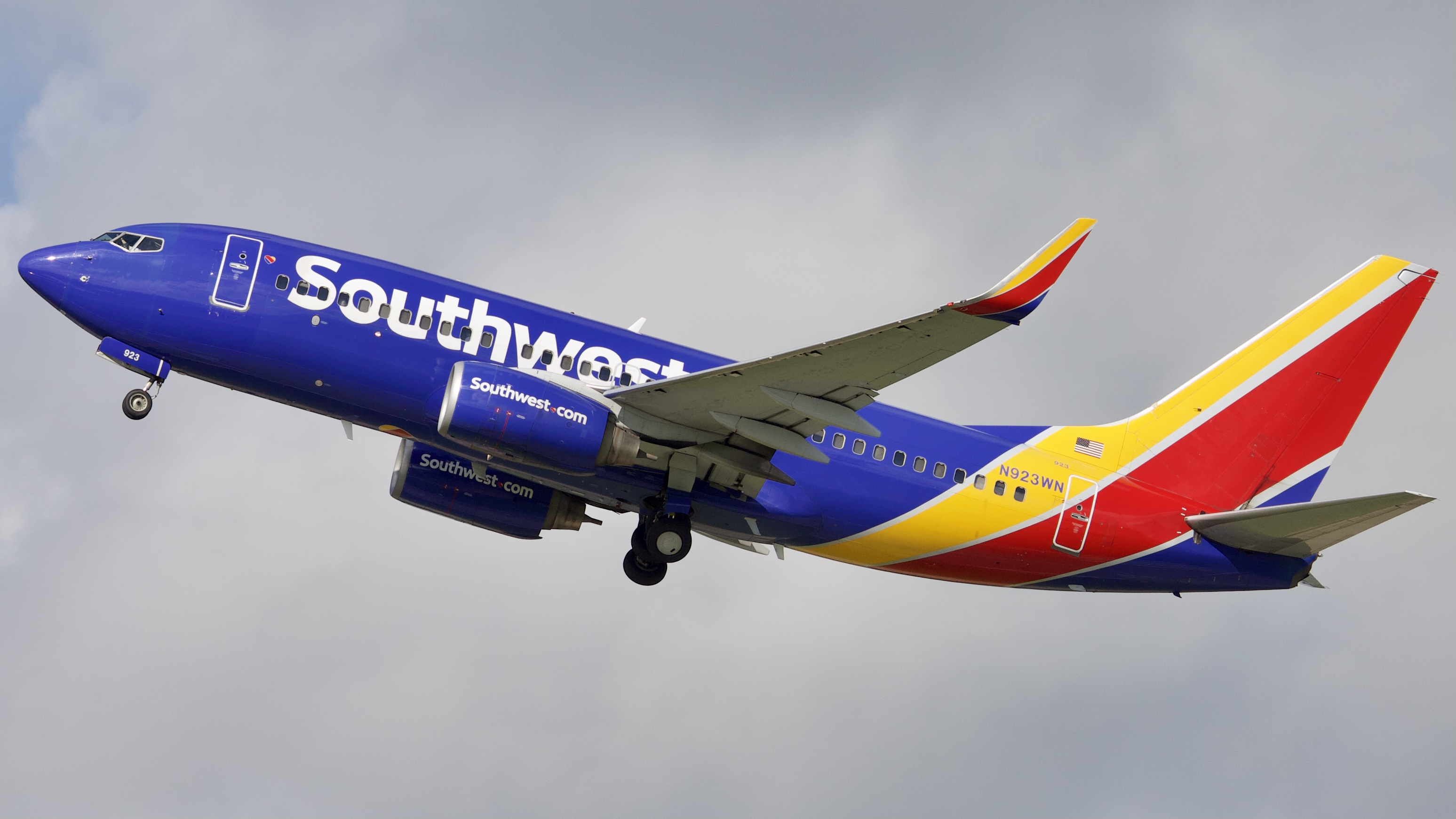 Full size: Southwest Airlines Boeing 737-700 N923WN at William P Hobby Airport