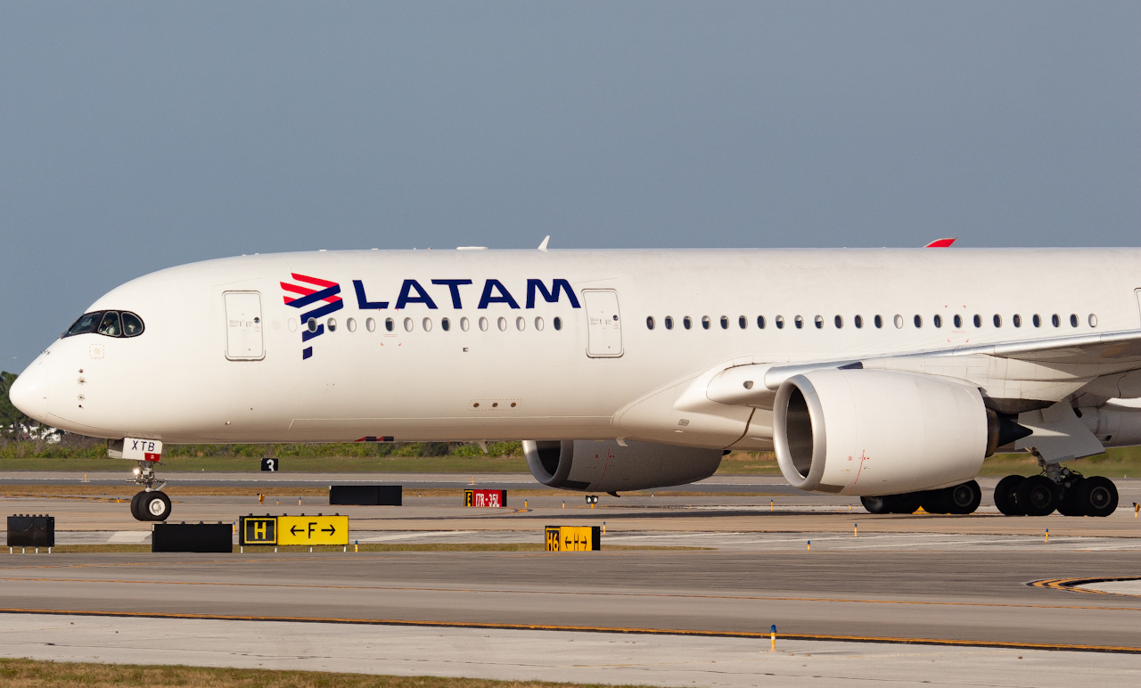 Full size: LATAM Airbus A350-900 PR-XTB at Orlando International Airport