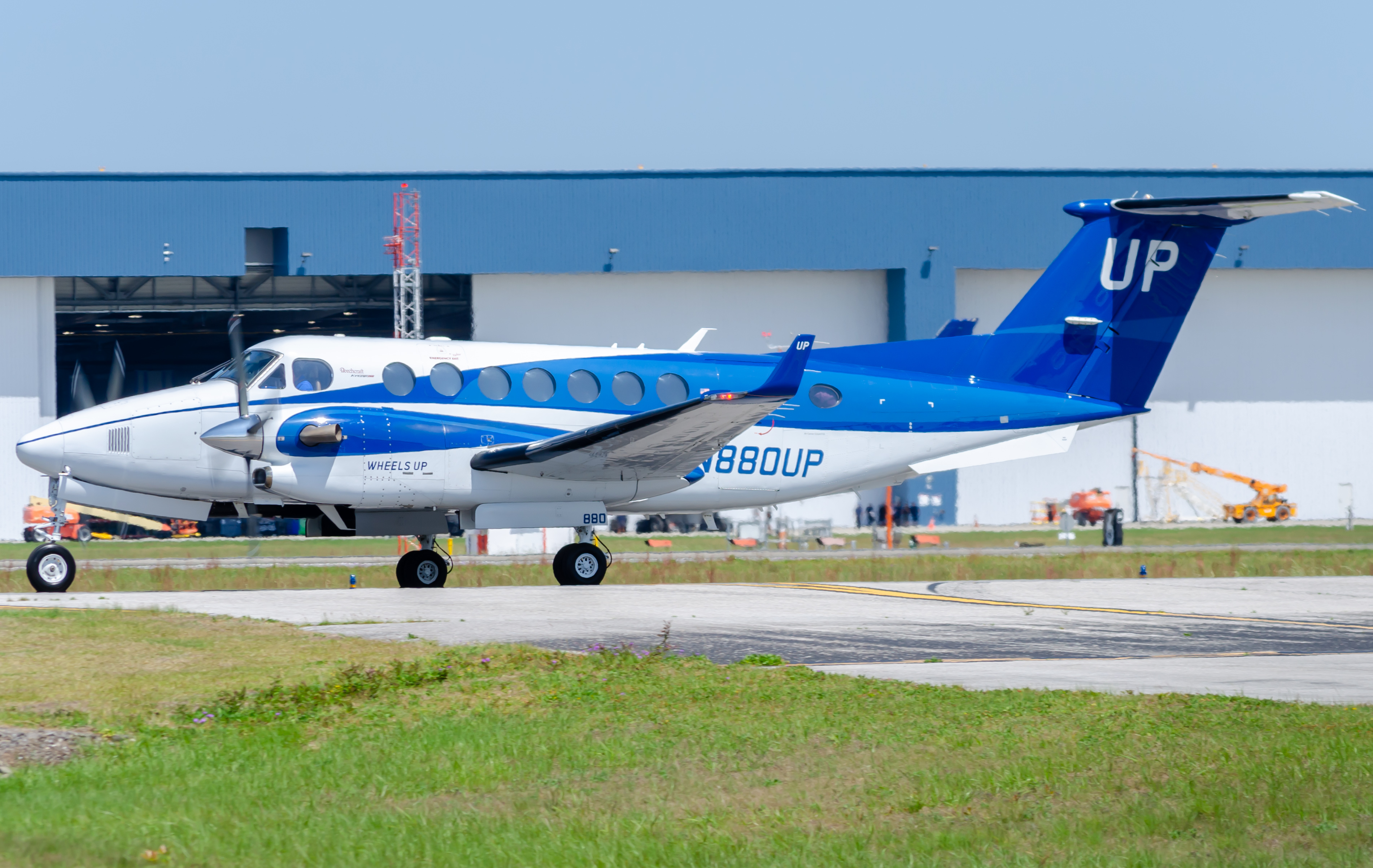 Full size: Wheels Up Beechcraft King Air 350 N880UP at Pensacola International Airport