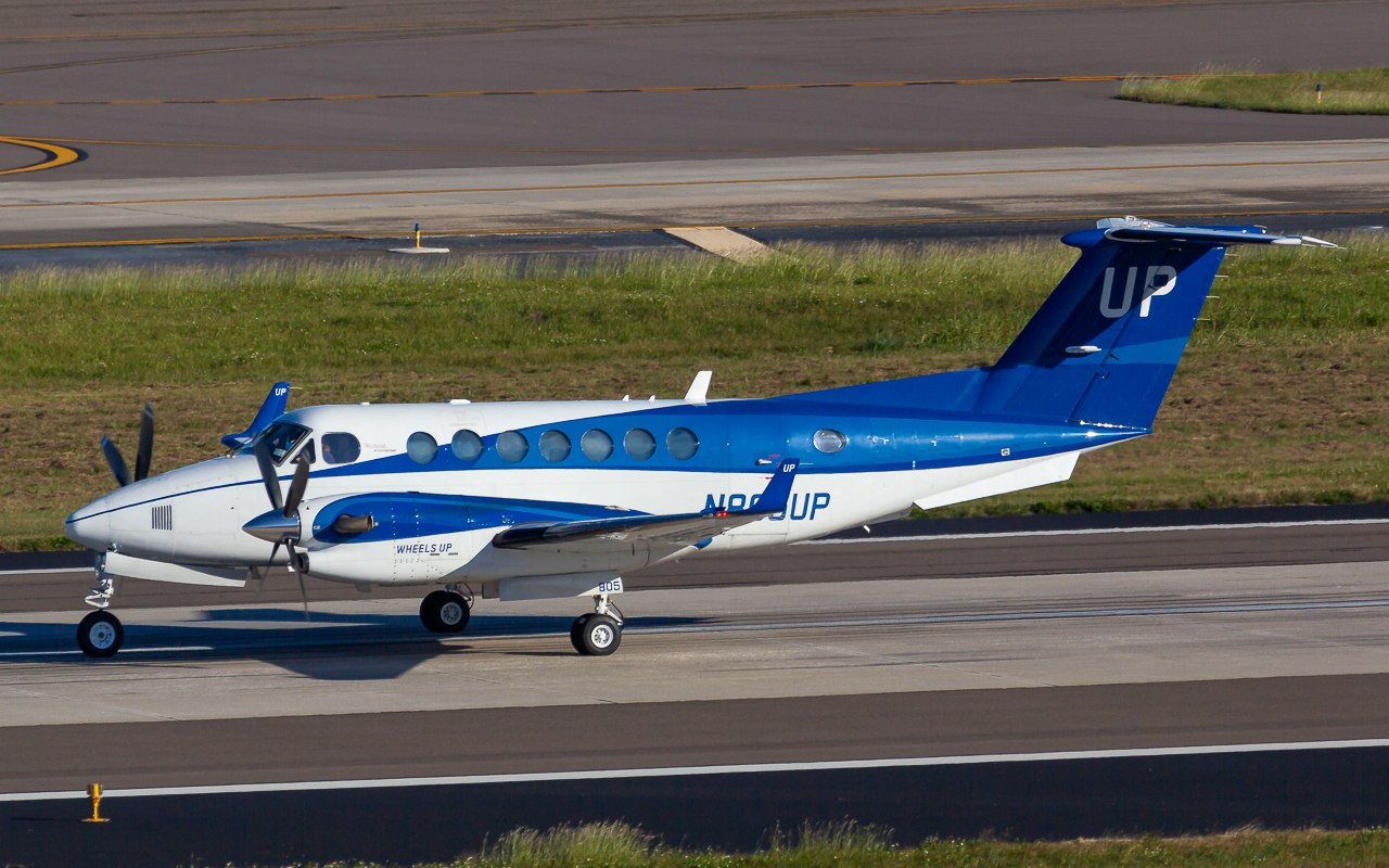 Full size: Wheels Up Beechcraft King Air 350 N805UP at Tampa International Airport