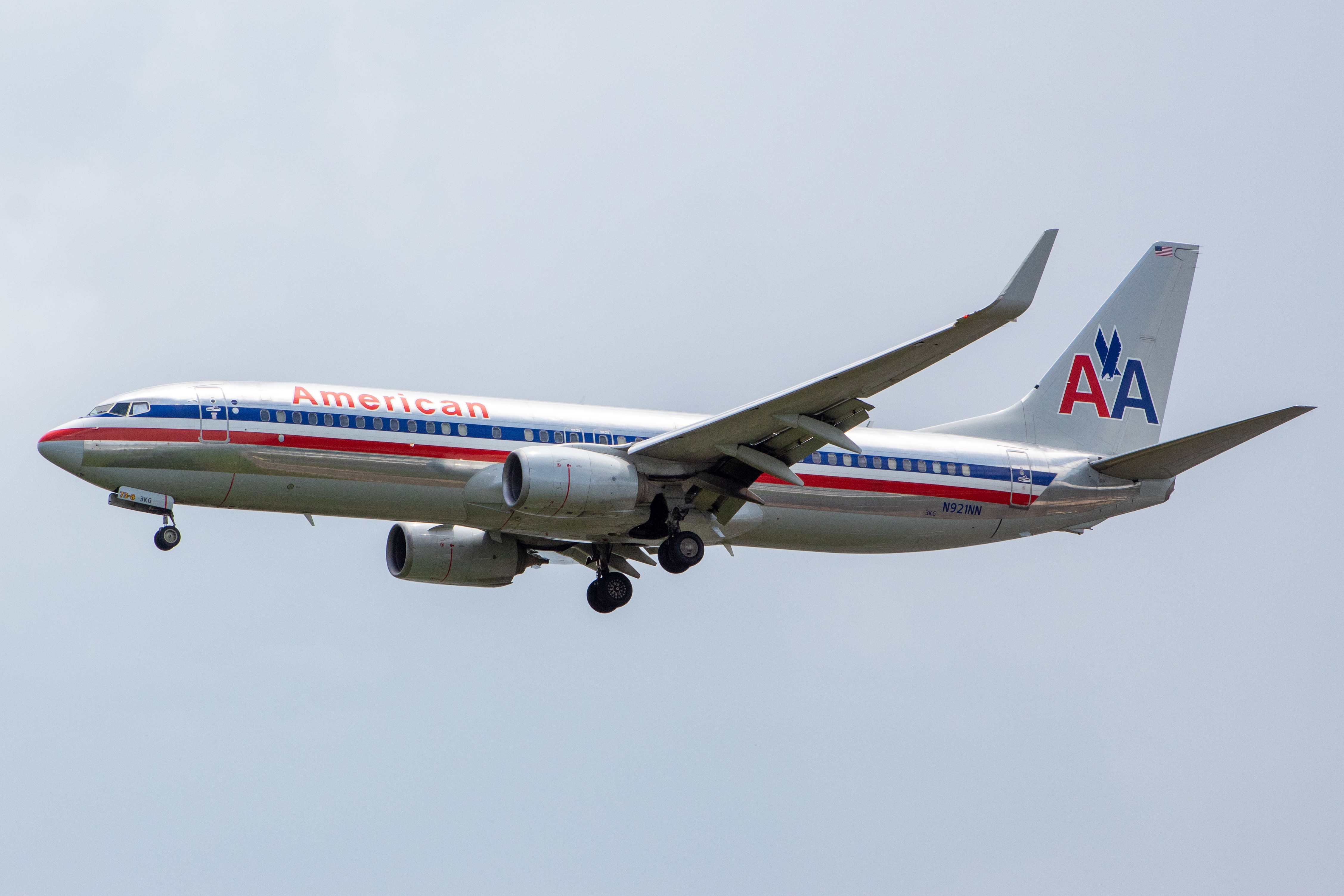 Full size: American Airlines Boeing 737-800 N921NN at Orlando International Airport