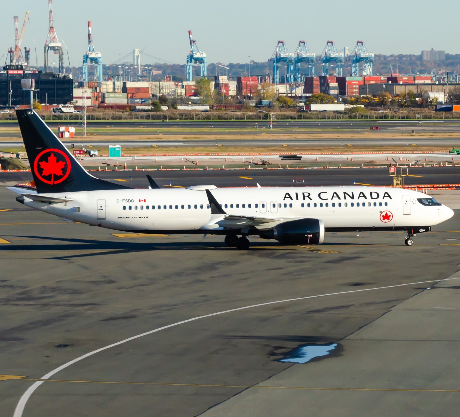 Full size: Air Canada Boeing 737 MAX 8 G-FSDQ  at Newark Liberty International Airport