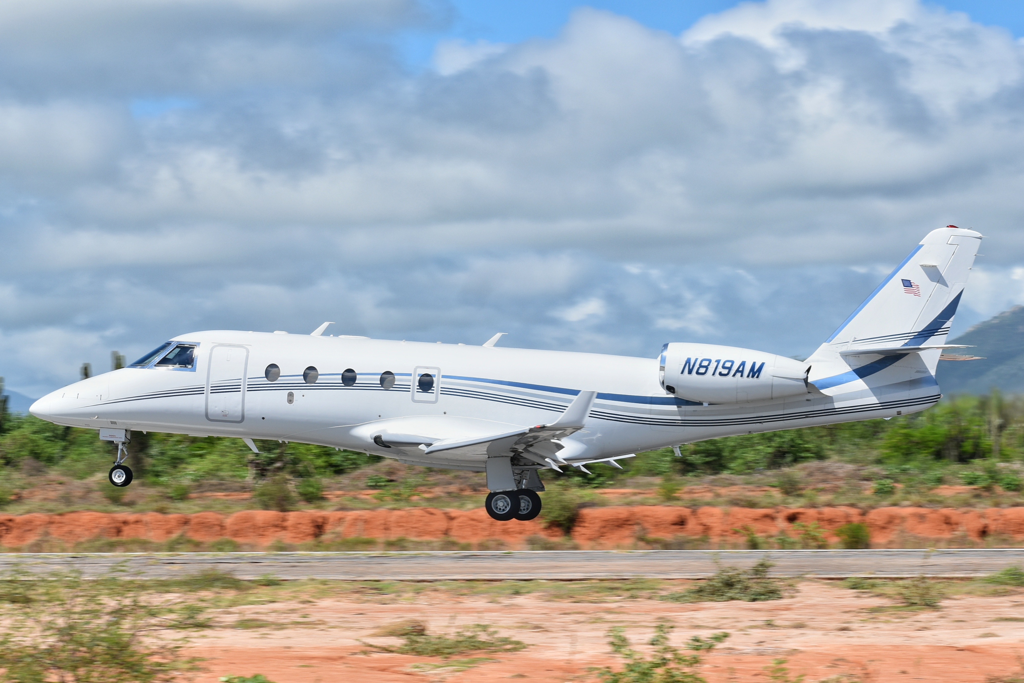 Full size: PRIVATE Gulfstream G150 N819AM at Aeropuerto de Cabo San Lucas Internacional