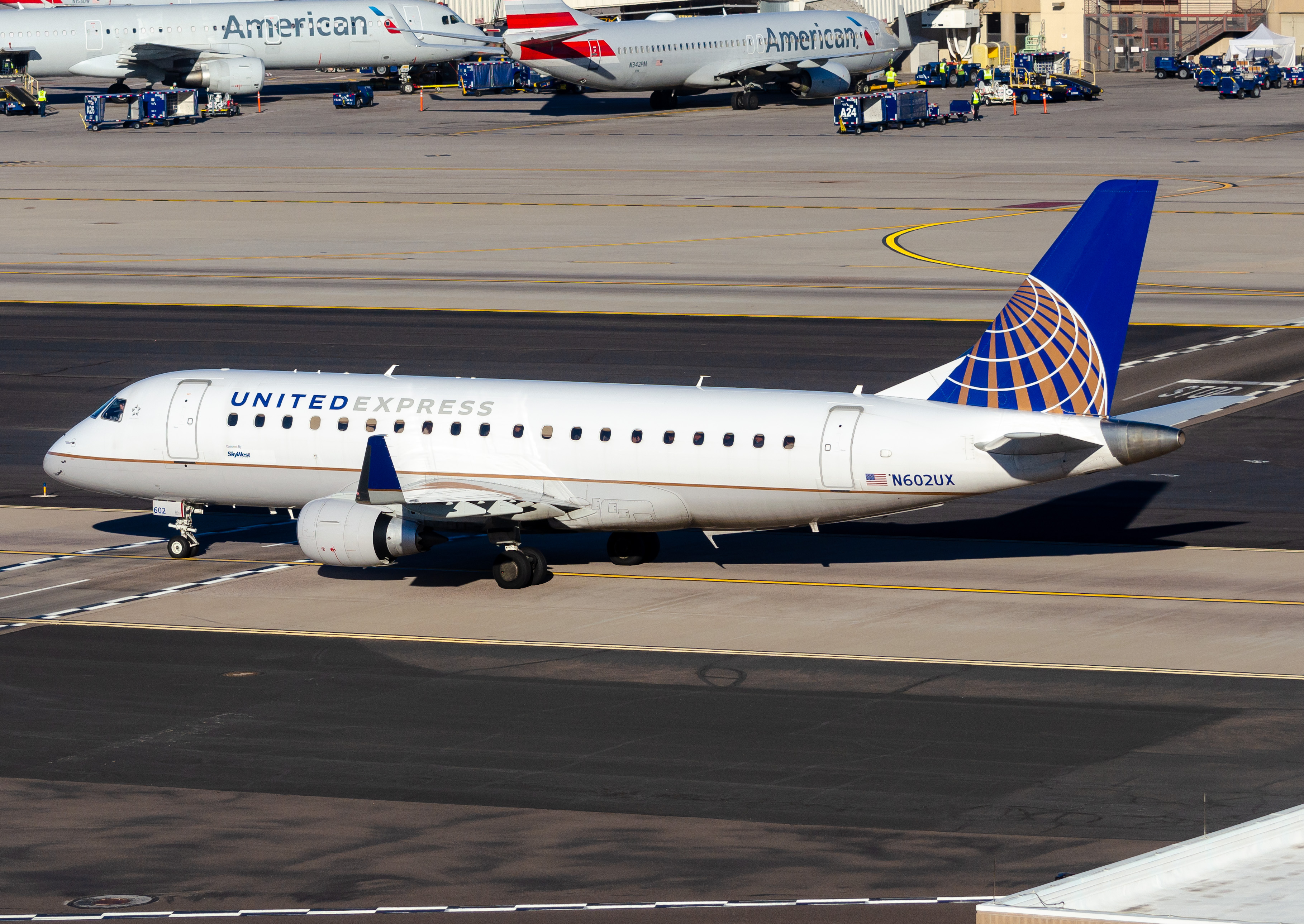 Full size: United Airlines Embraer E175 N602UX at Phoenix Sky Harbor International Airport