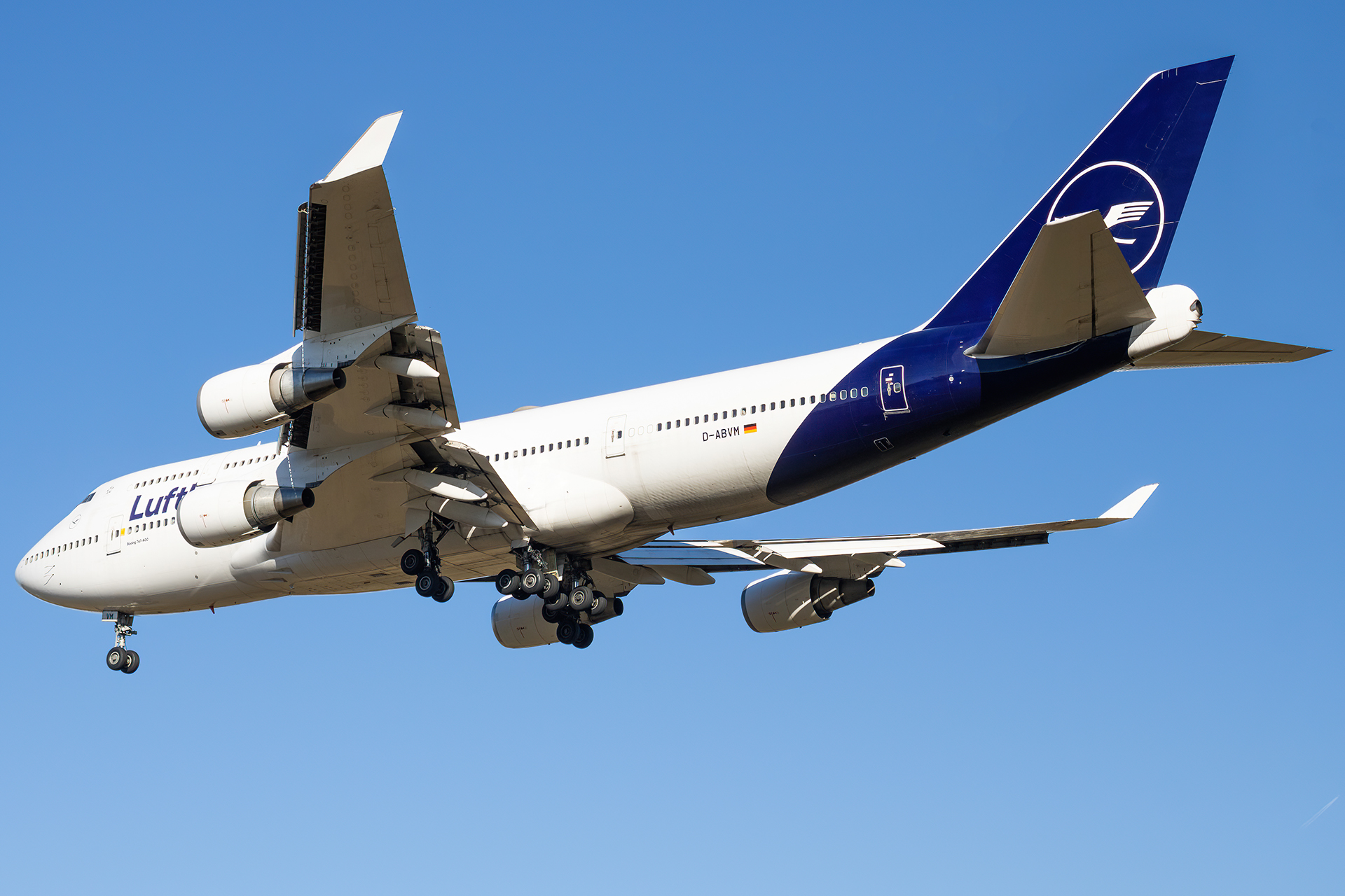 Full size: Lufthansa Boeing 747-400 D-ABVM at Washington Dulles International Airport