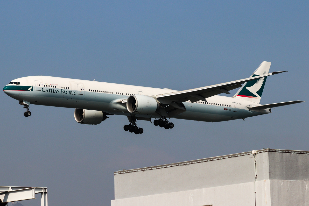 Full size: Cathay Pacific Boeing 777-300ER B-KPI at Hong Kong International Airport
