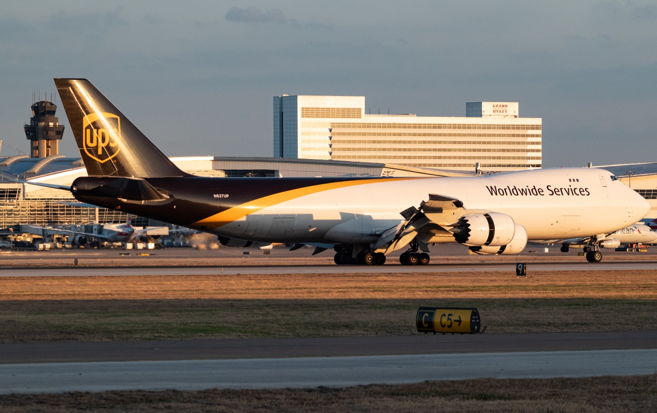 Full size: United Parcel Service Boeing 747-8F N627UP at Dallas-Fort Worth International Airport