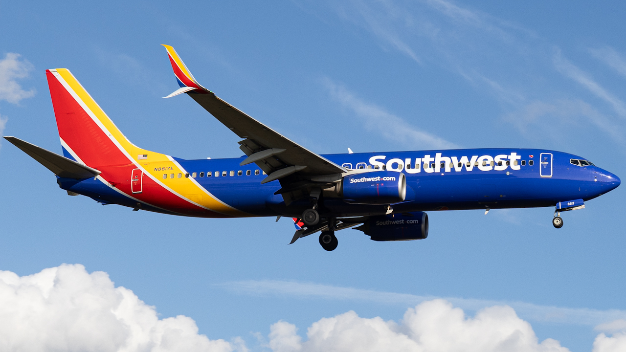 Full size: Southwest Airlines Boeing 737-800 N8617E at Tampa International Airport