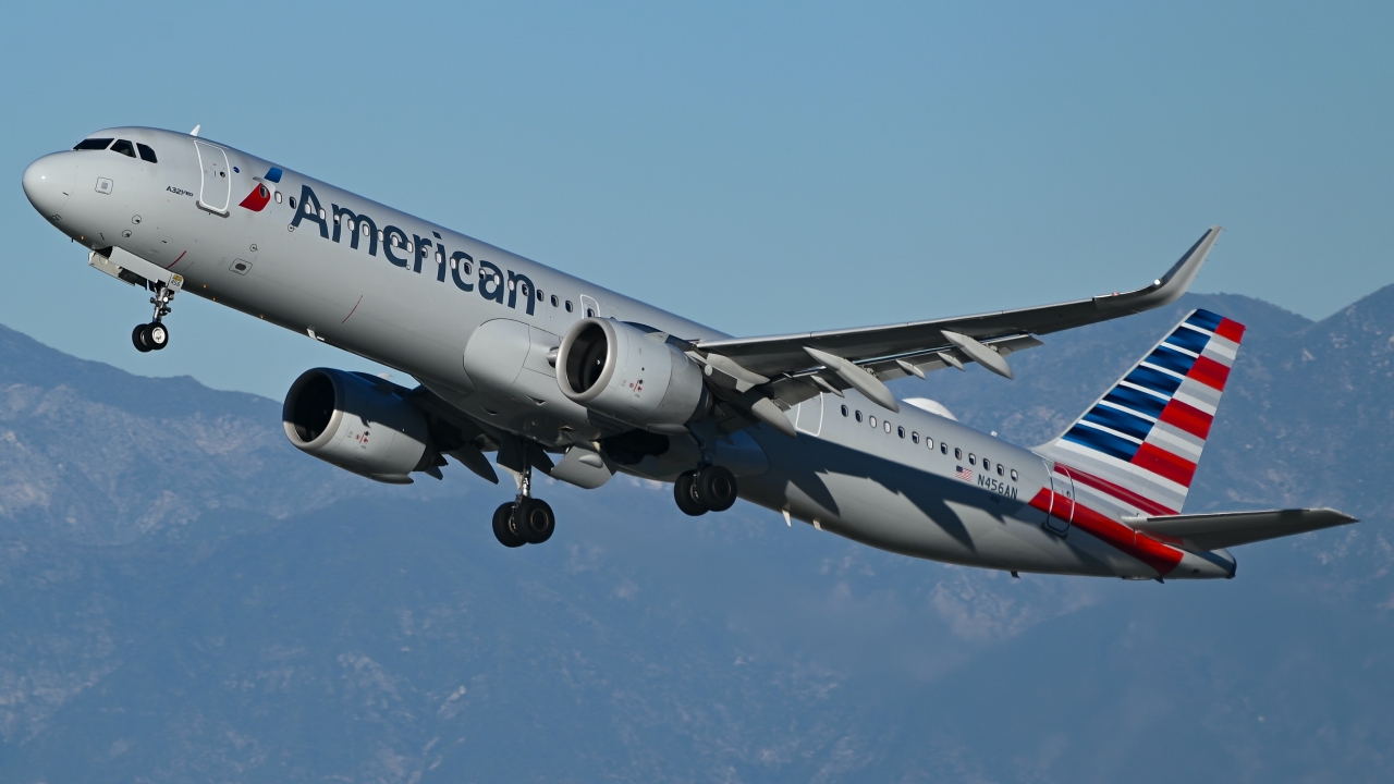 Full size: American Airlines Airbus A321NEO N456AN at Los Angeles International Airport