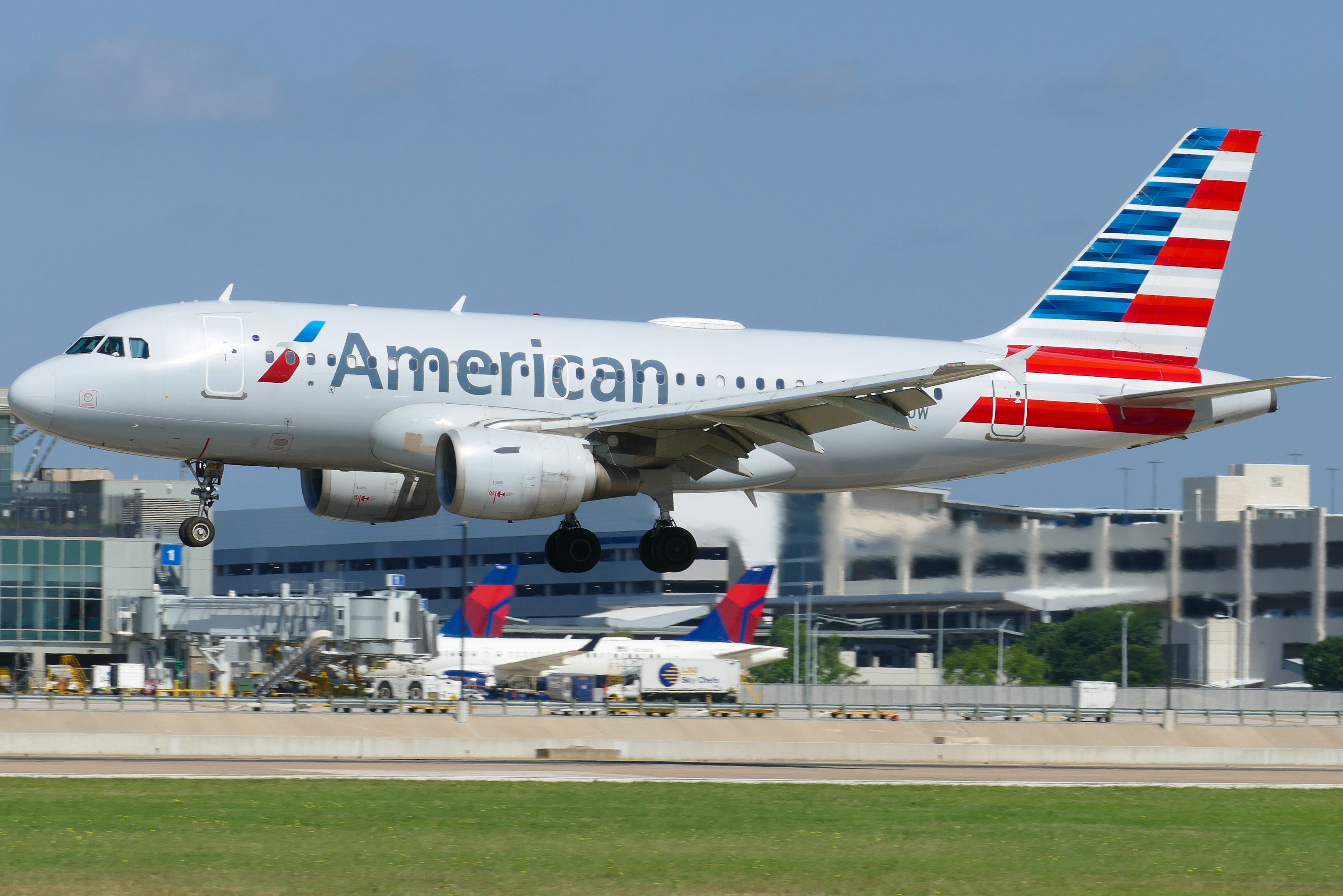 Full size: American Airlines Airbus A319 N751UW at Austin-Bergstrom International Airport