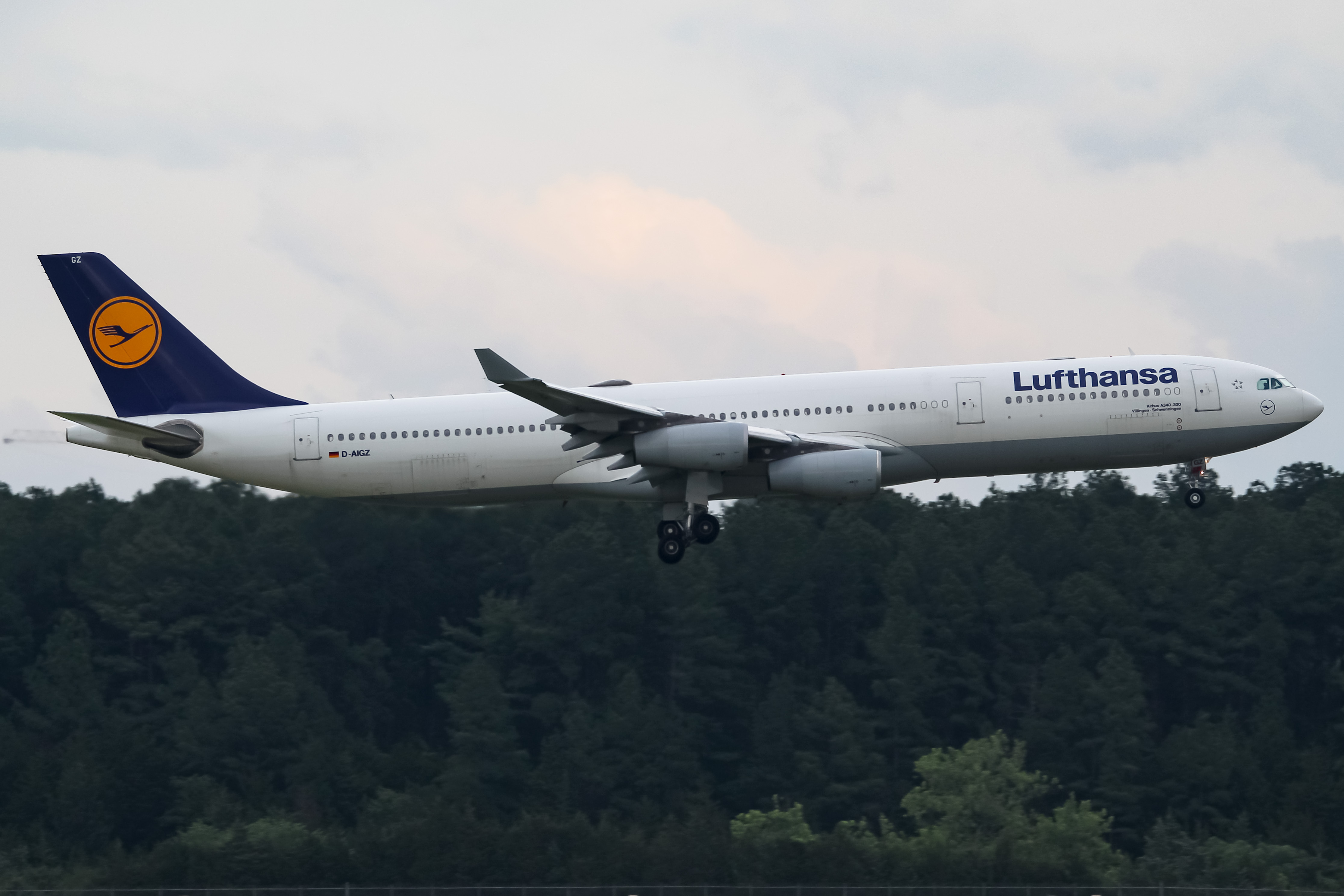 Full size: Lufthansa  Airbus A340-300 D-AIGZ at Washington Dulles International Airport