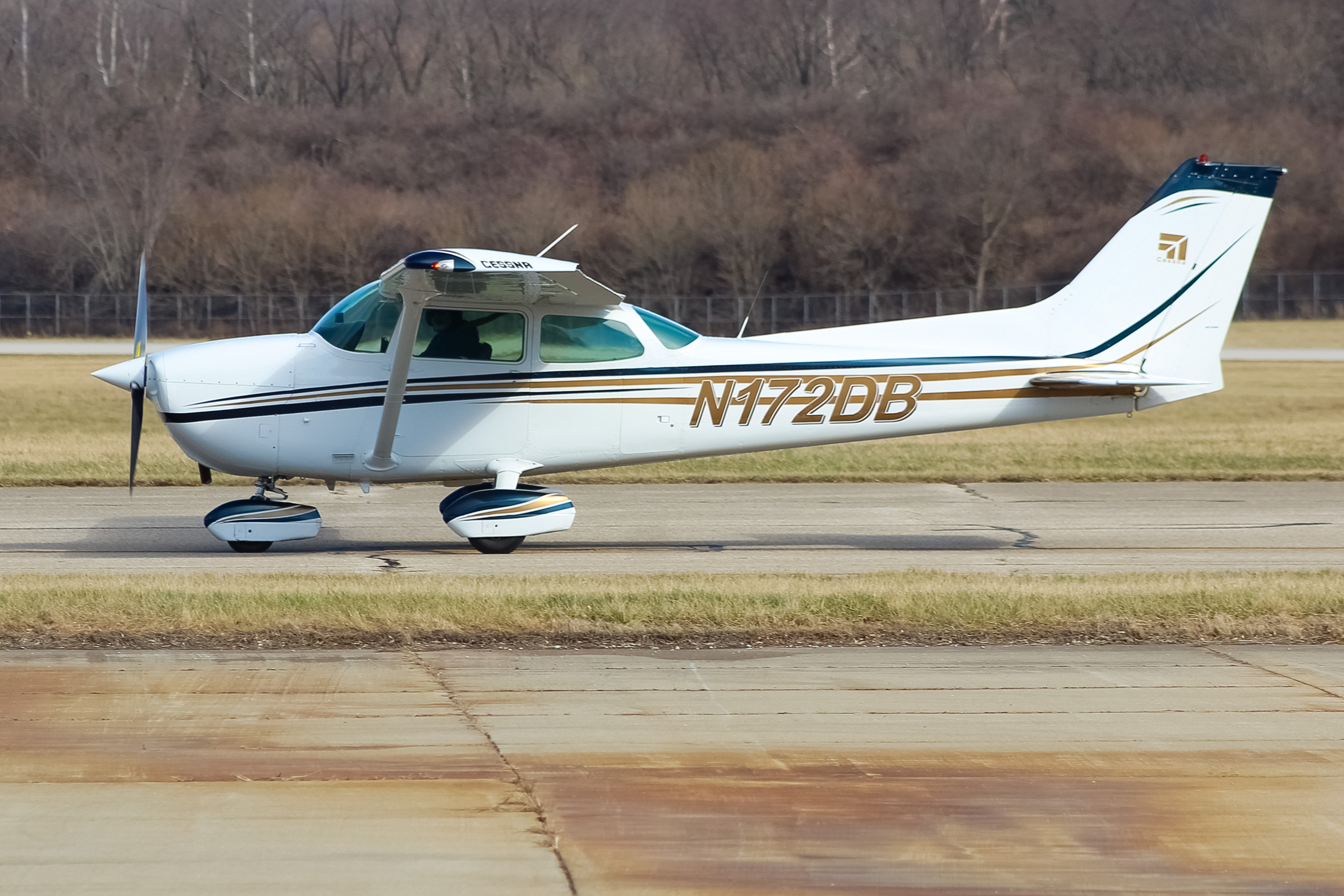 Full size: PRIVATE  Cessna 172 N172DB at Cincinnati Municipal Airport/Lunken Field