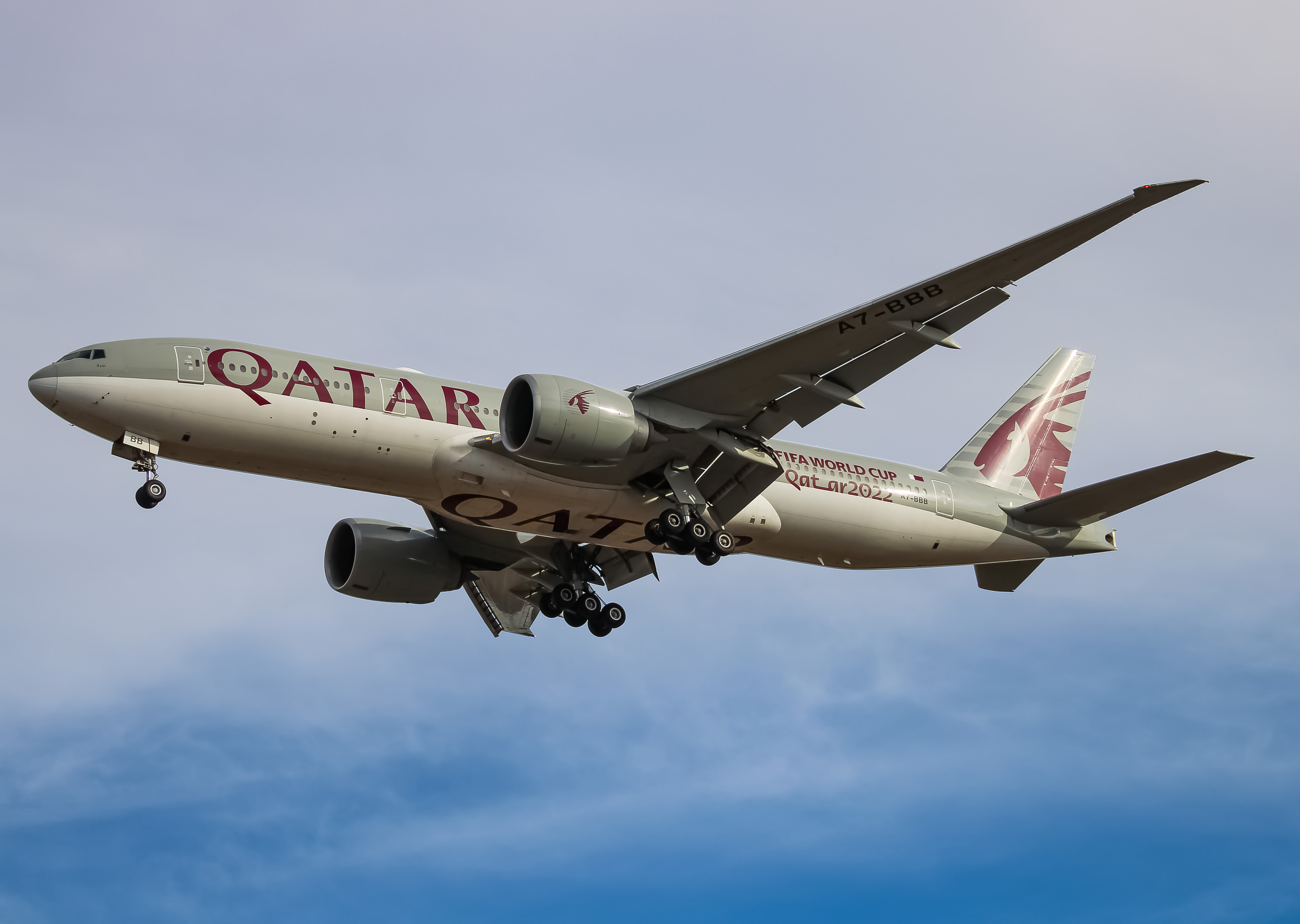 Full size: Qatar Airways Boeing 777-200LR A7-BBB at Washington Dulles International Airport