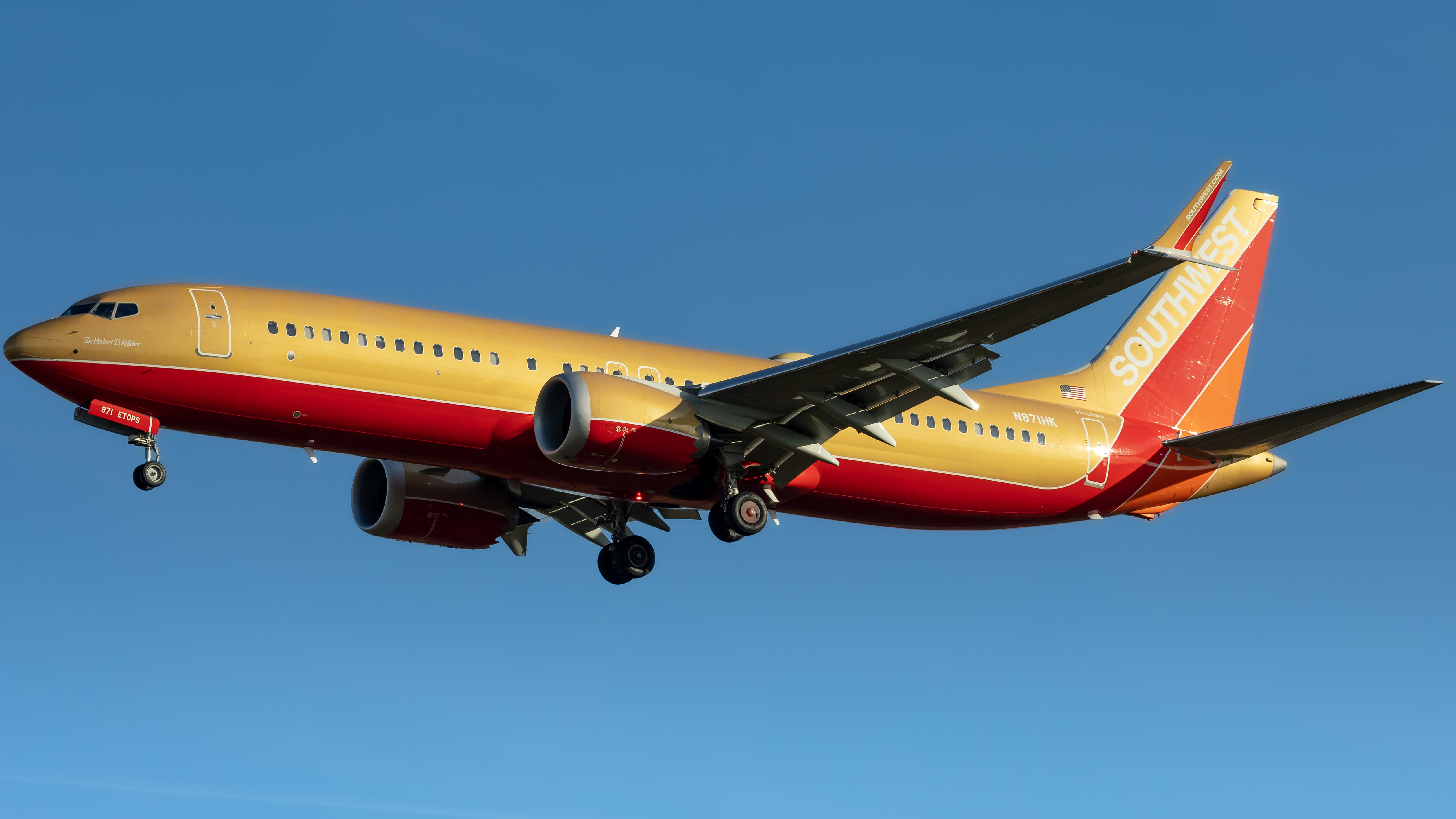 Full size: Southwest Airlines Boeing 737 MAX 8 N871HK at Houston-George Bush Intercontinental Airport