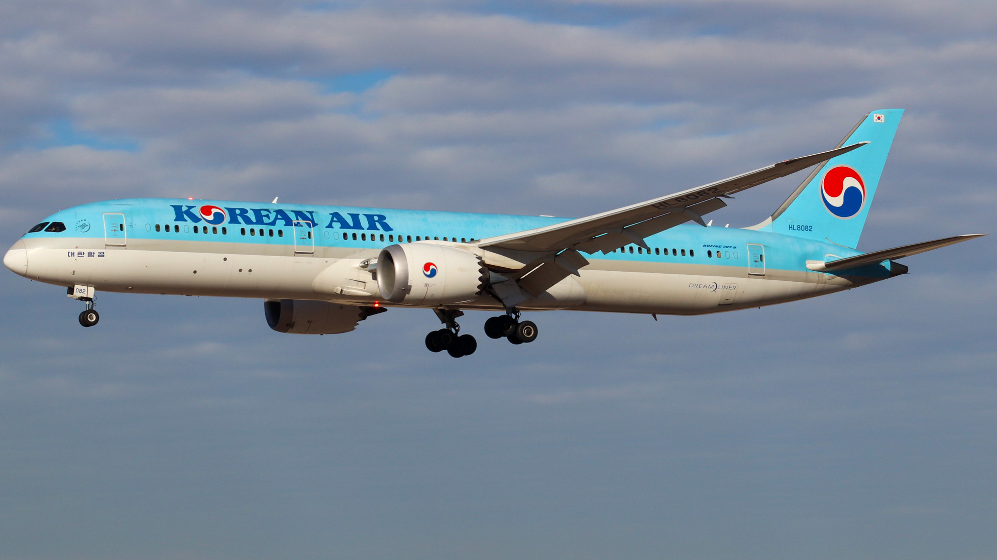 Full size: Korean Air Boeing 787-9 HL8082 at Harry Reid International Airport