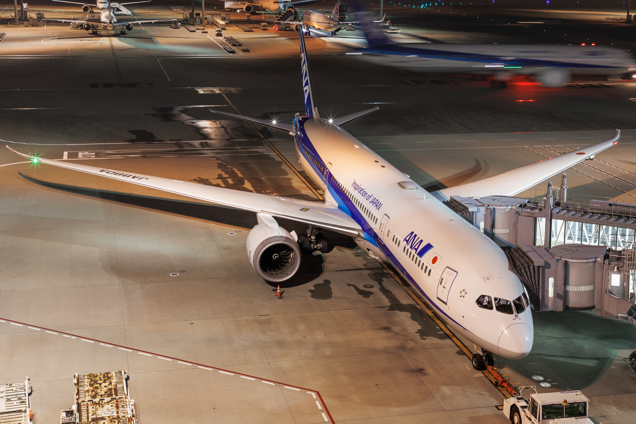 Full size: All Nippon Airways Boeing 787-9 JA880A at Tokyo-Haneda Airport