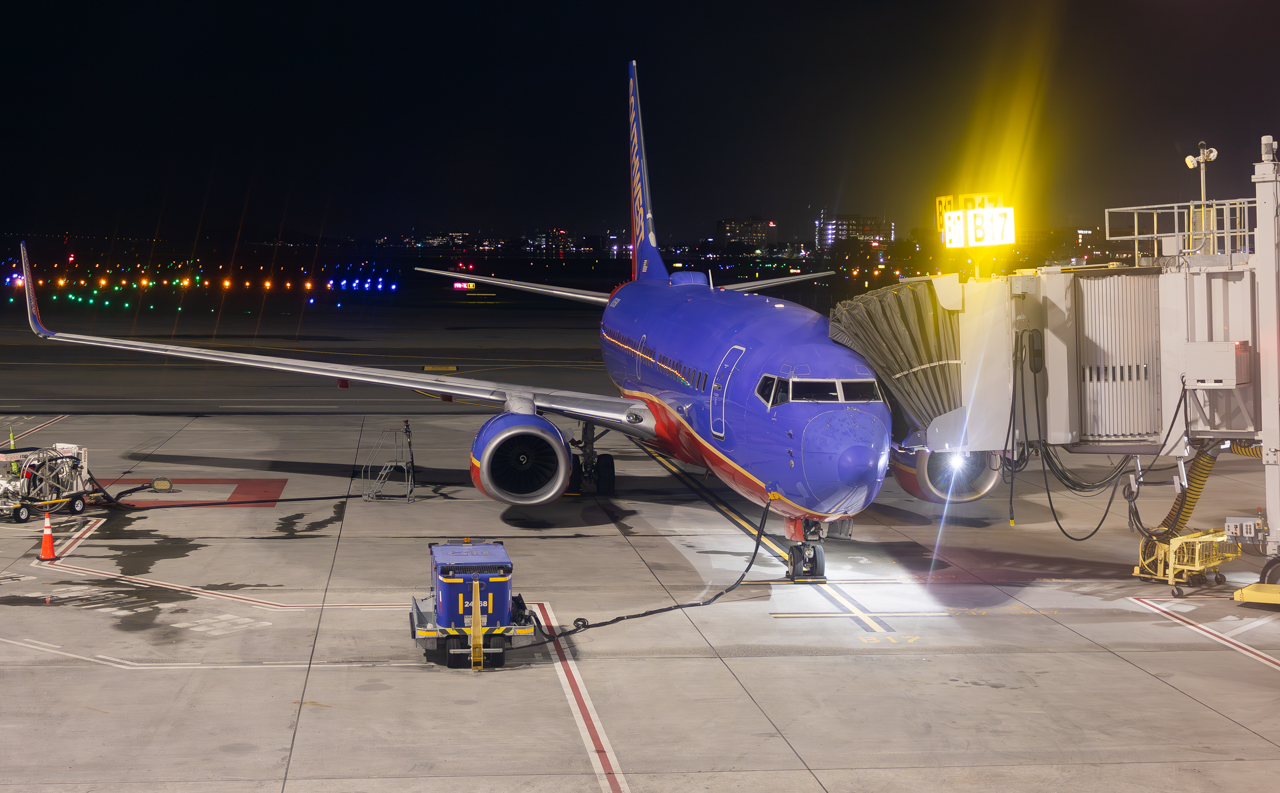 Full size: Southwest Airlines Boeing 737-700 N786SW at San Francisco International Airport